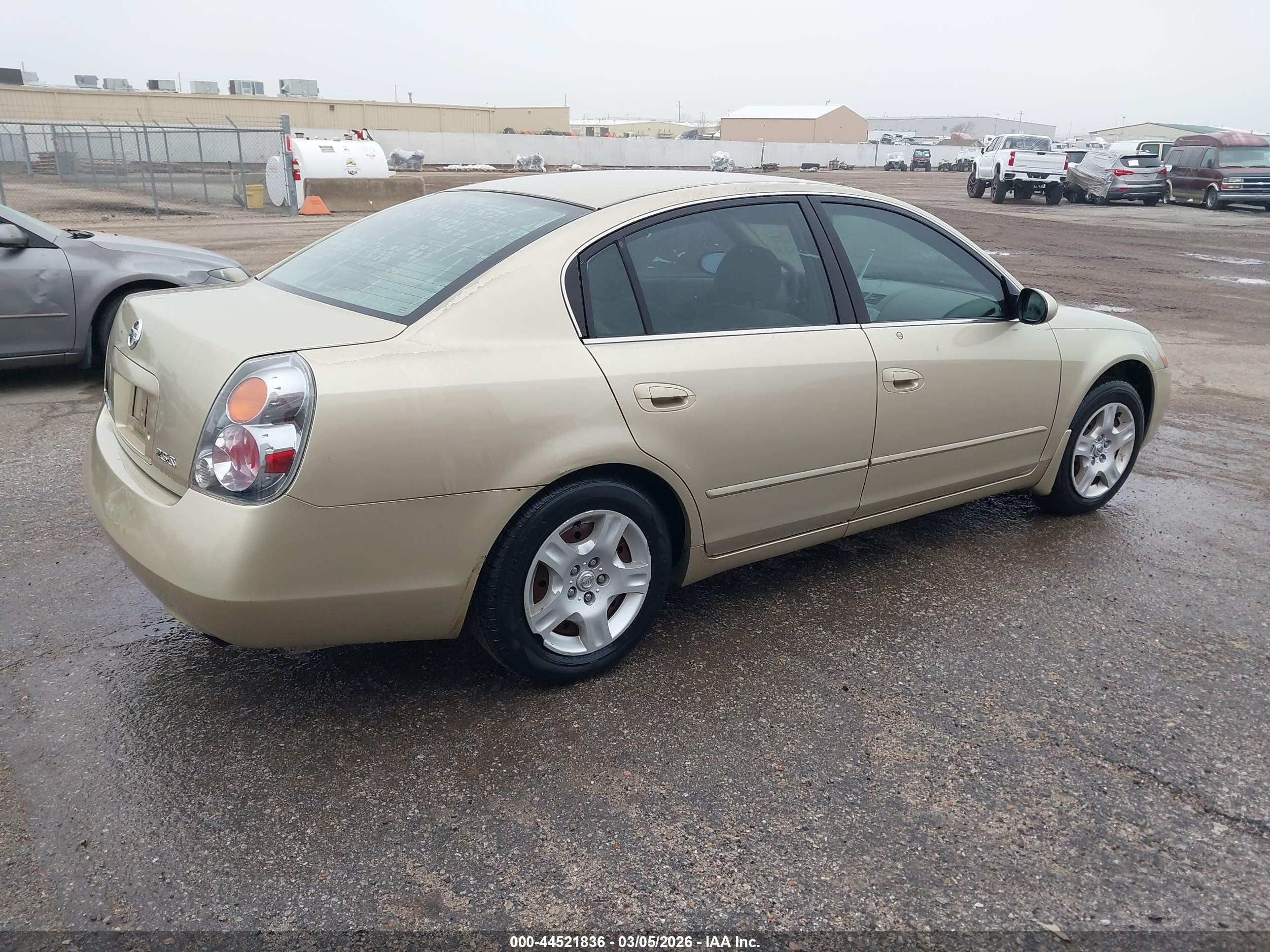 2004 Nissan Altima 2.5 S Gold vin: 1N4AL11D44C122776