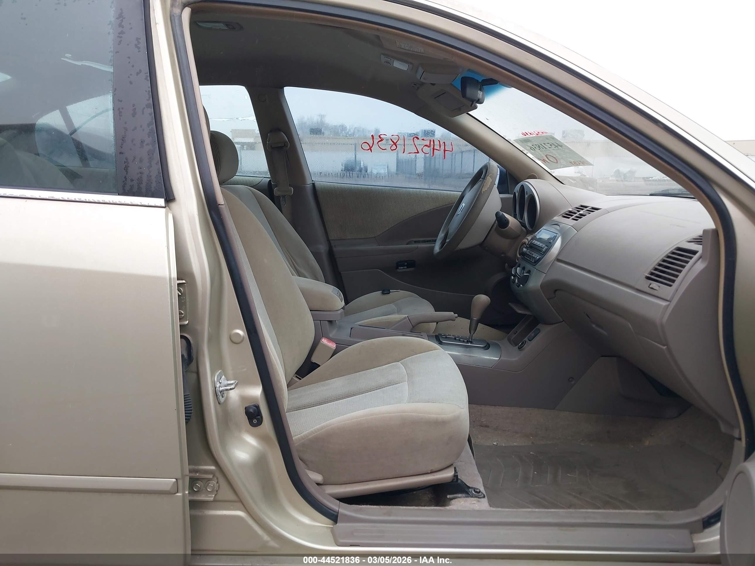 2004 Nissan Altima 2.5 S Gold vin: 1N4AL11D44C122776