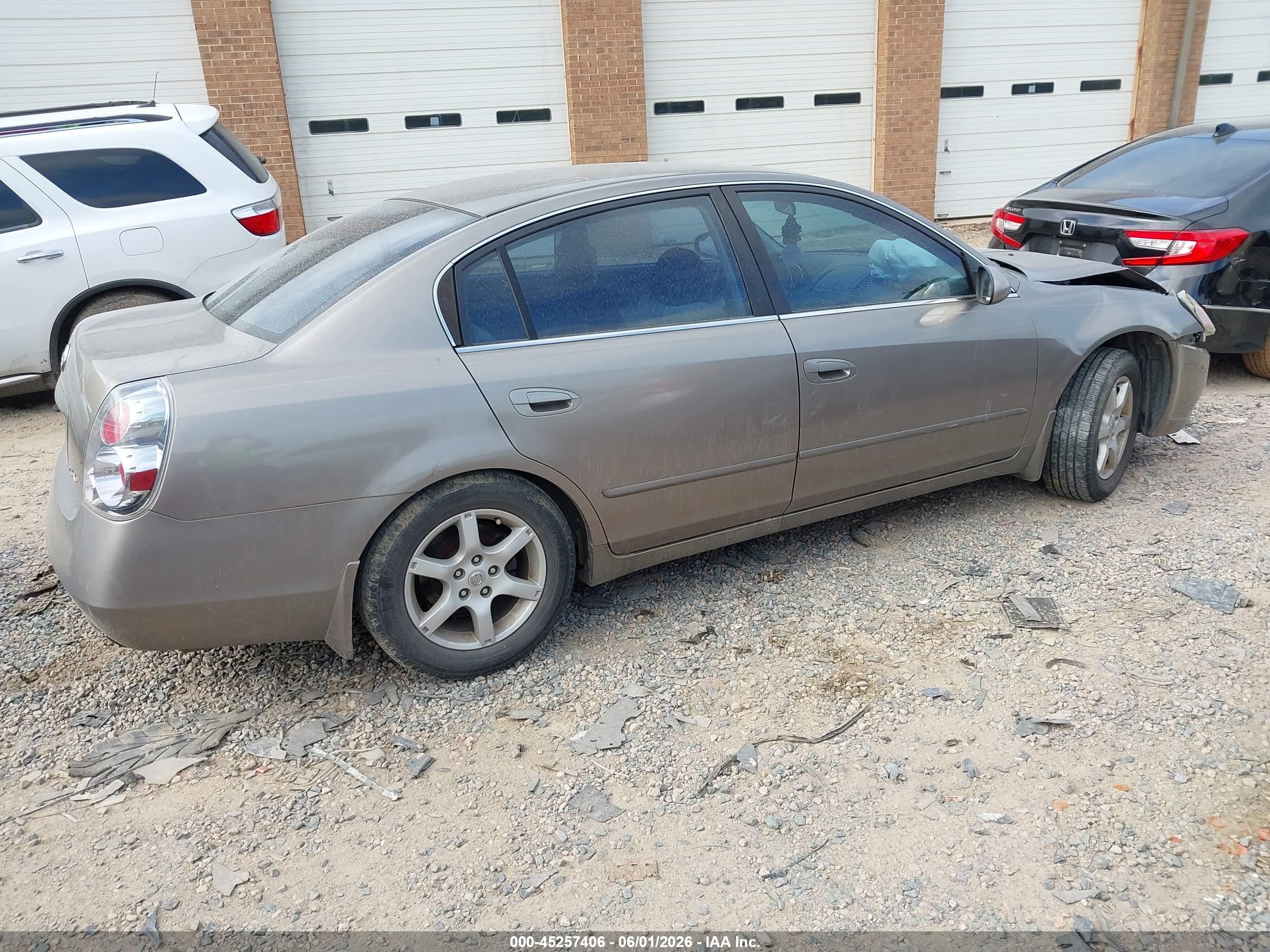 2005 Nissan Altima 2.5 S Brown vin: 1N4AL11D45C115909