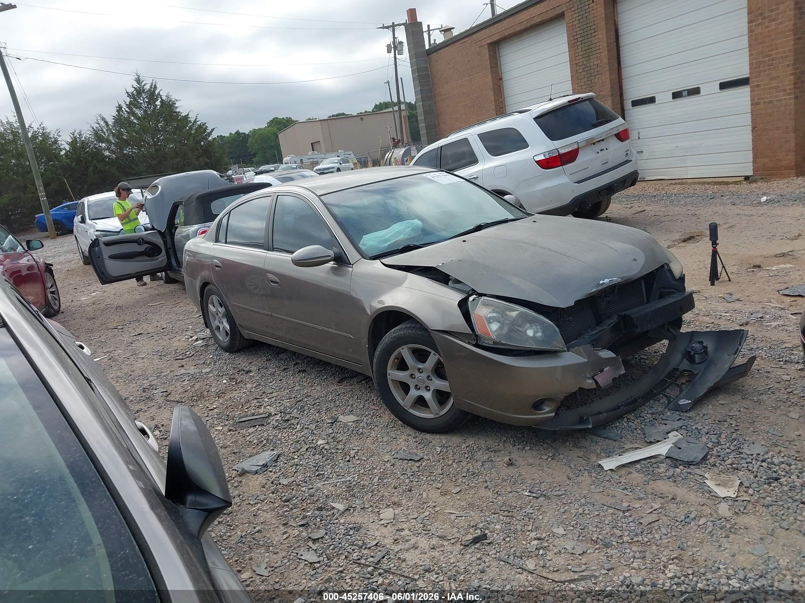 2005 Nissan Altima 2.5 S Brown vin: 1N4AL11D45C115909