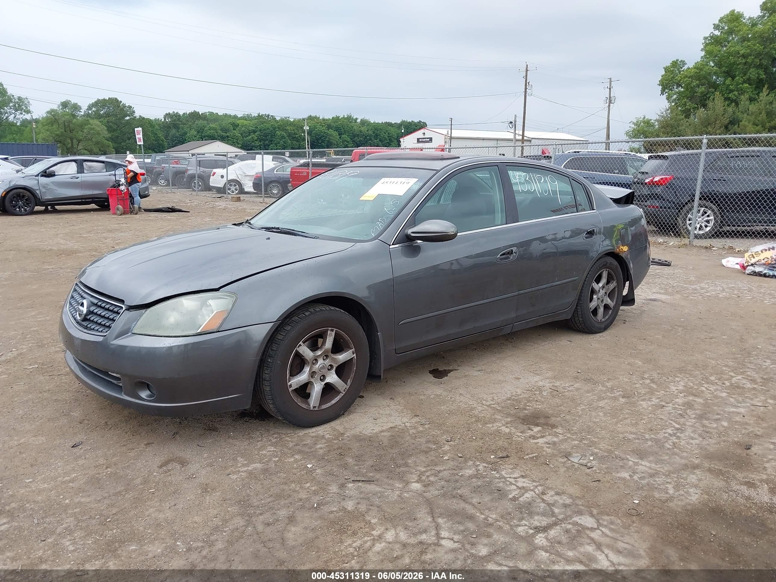 2005 Nissan Altima 2.5 S Серый vin: 1N4AL11D45C267981