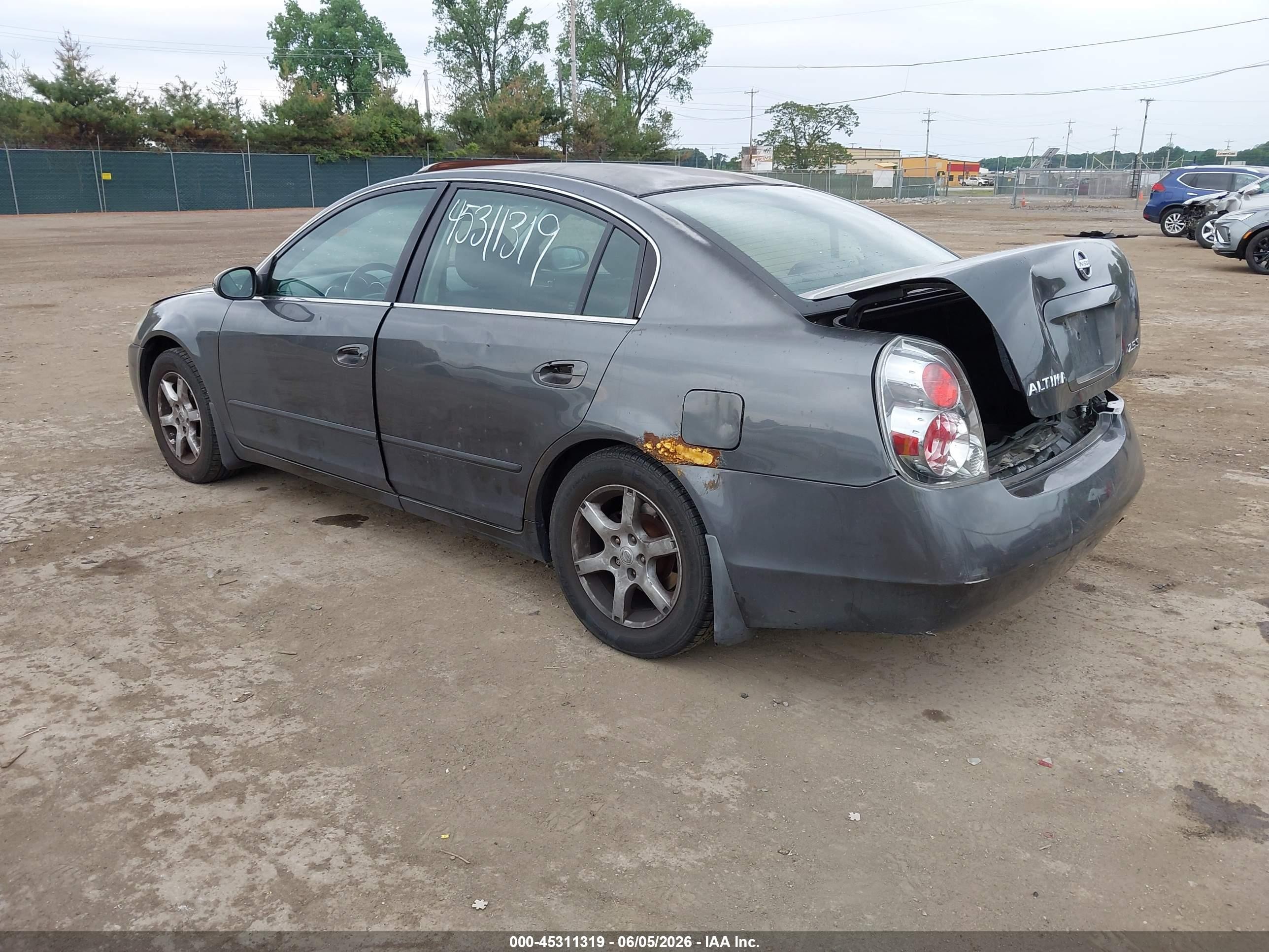2005 Nissan Altima 2.5 S Серый vin: 1N4AL11D45C267981