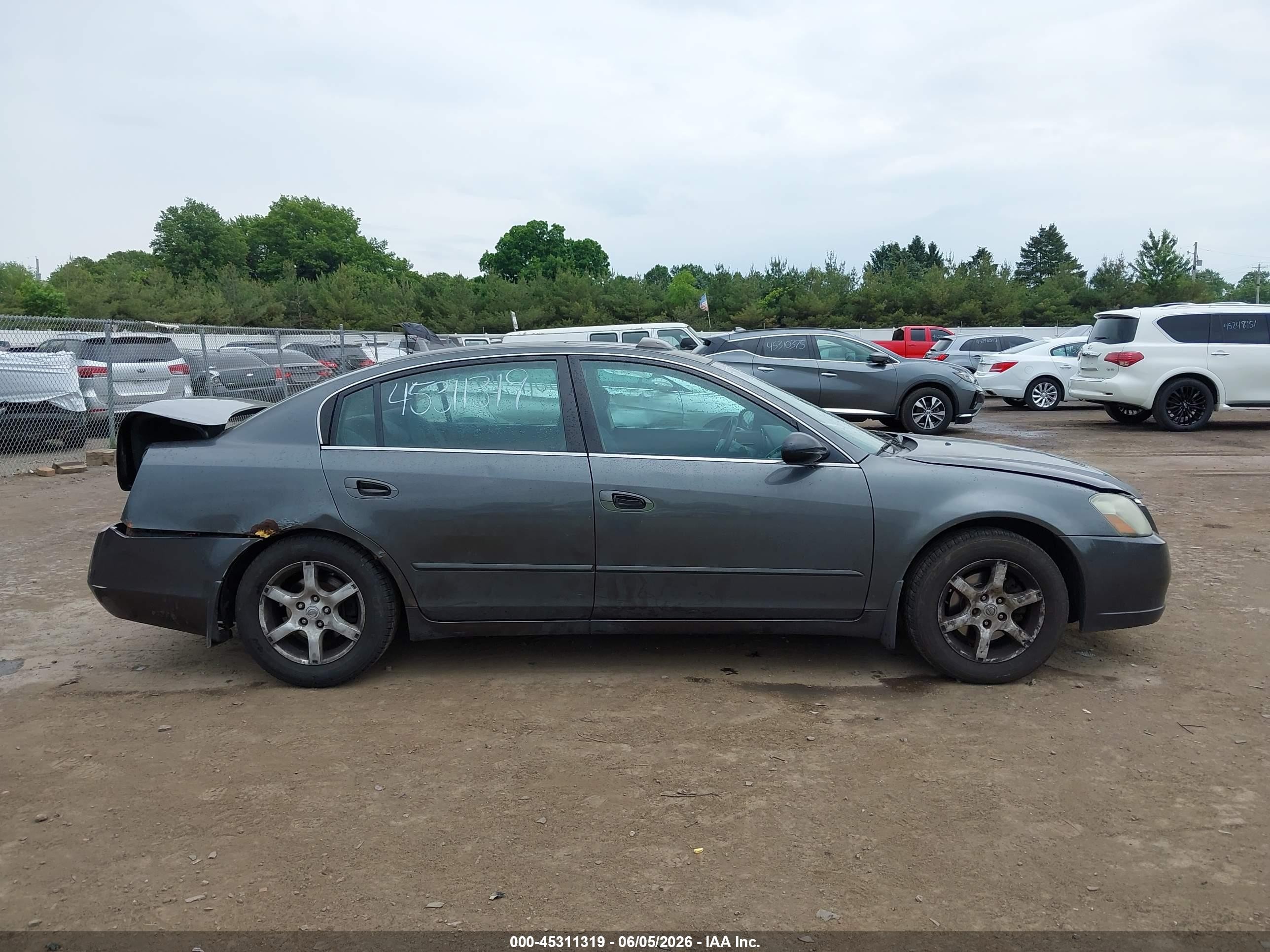 2005 Nissan Altima 2.5 S Серый vin: 1N4AL11D45C267981