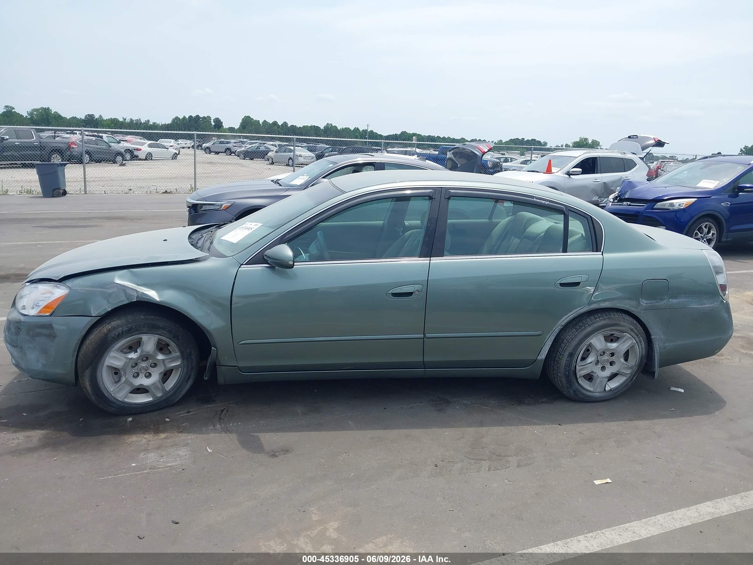 2002 Nissan Altima 2.5 S Teal vin: 1N4AL11D52C703930