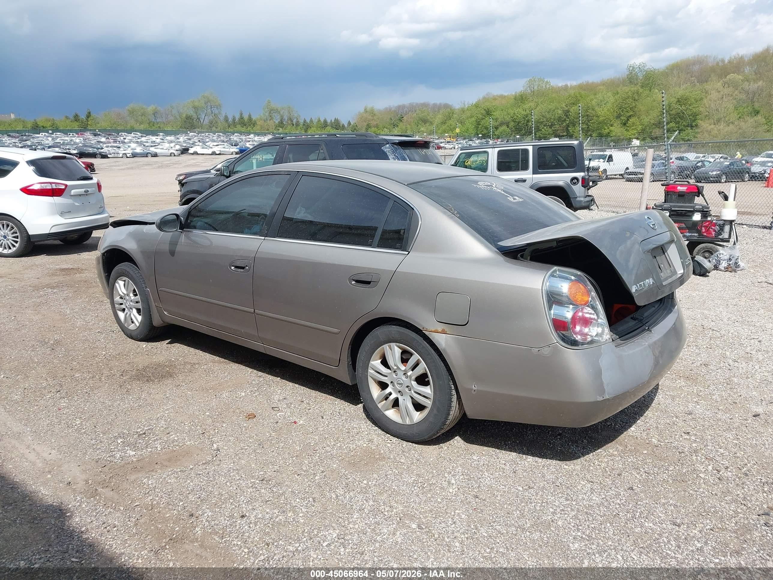 2004 Nissan Altima 2.5 S Серый vin: 1N4AL11D54C187250