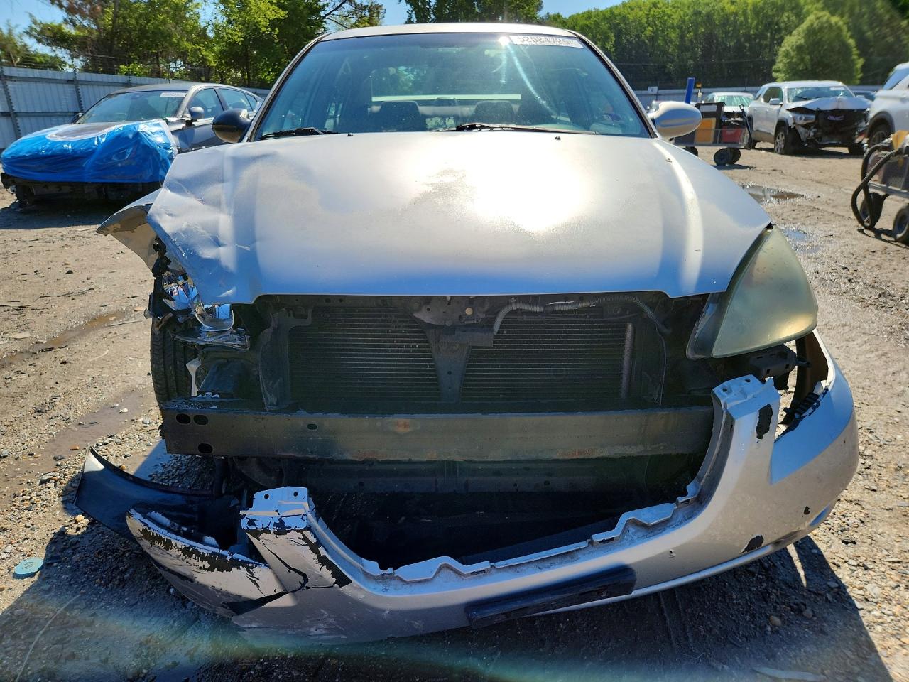 2004 Nissan Altima Silver vin: 1N4AL11D54C187393