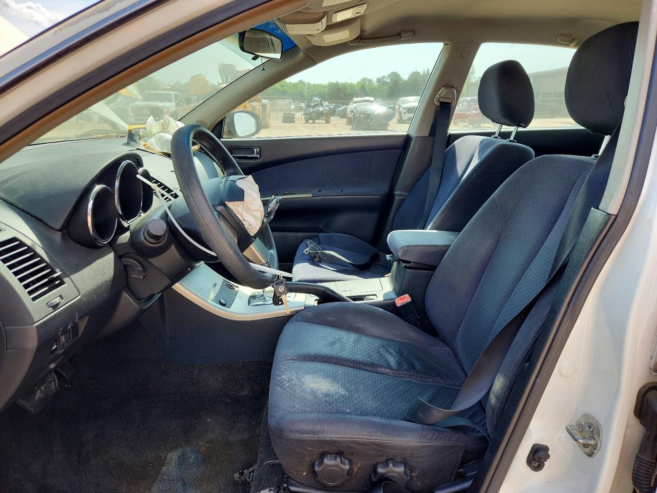 2005 Nissan Altima 2.5 White vin: 1N4AL11D55C267178