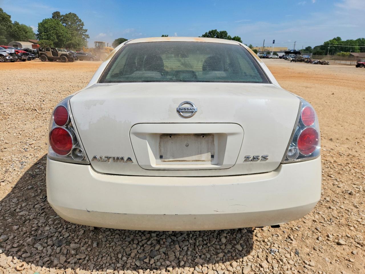 2005 Nissan Altima 2.5 White vin: 1N4AL11D55C267178