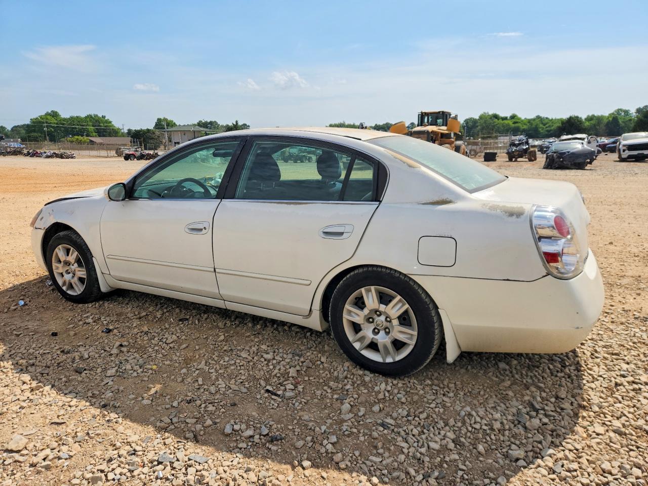 2005 Nissan Altima 2.5 White vin: 1N4AL11D55C267178
