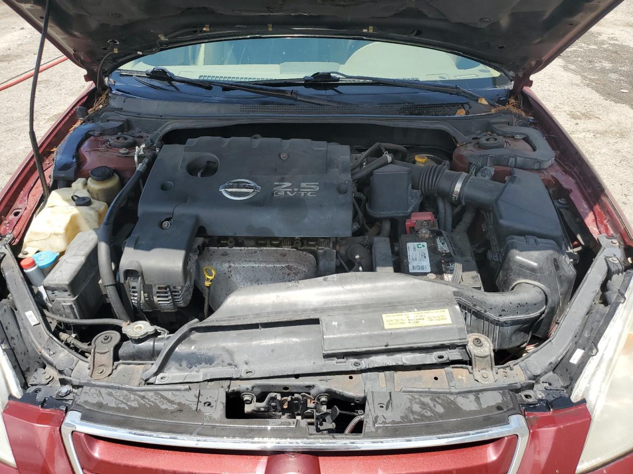 2003 Nissan Altima Base Burgundy vin: 1N4AL11D63C352592