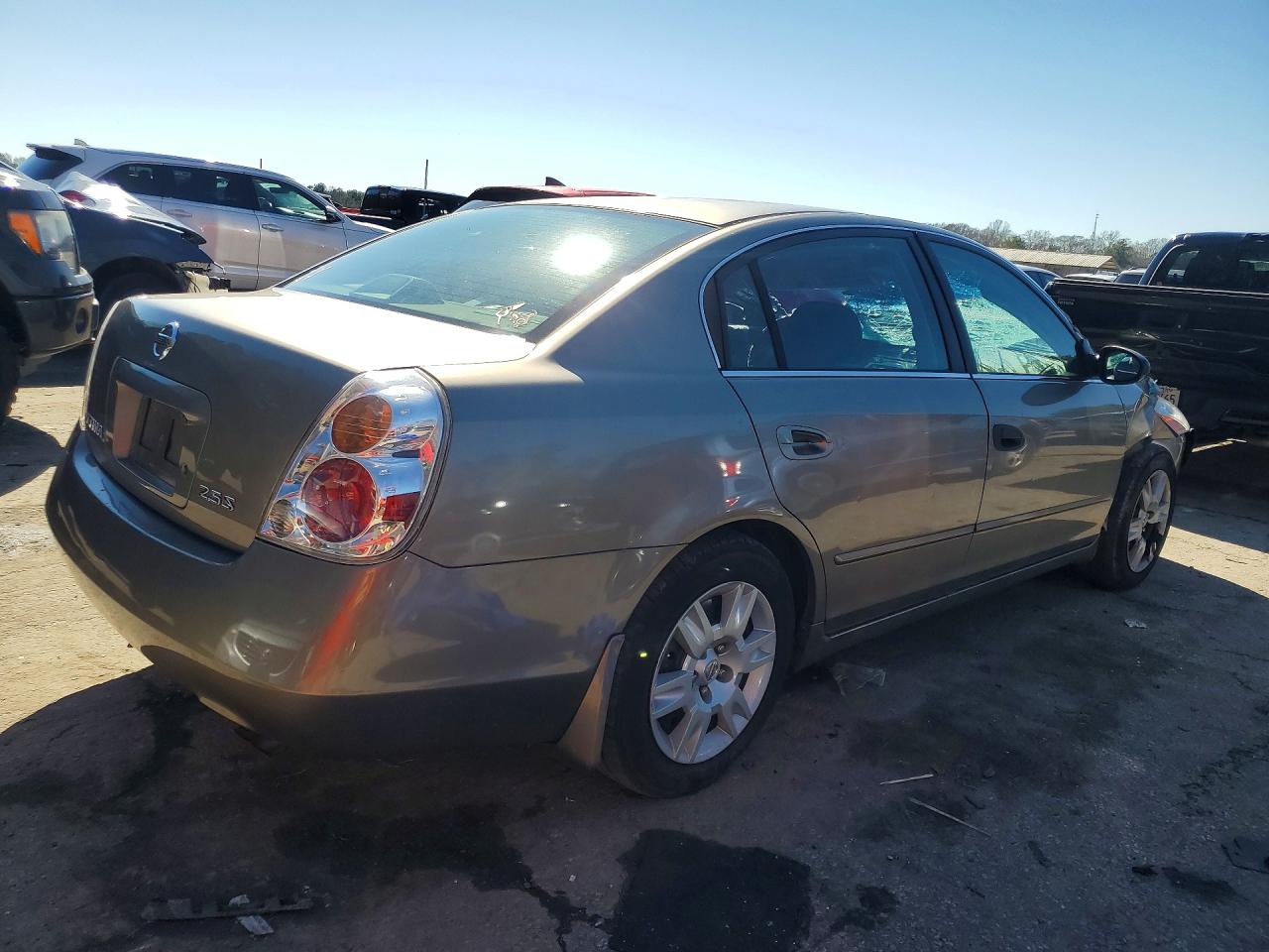 2004 Nissan Altima Base Gold vin: 1N4AL11D64C198872