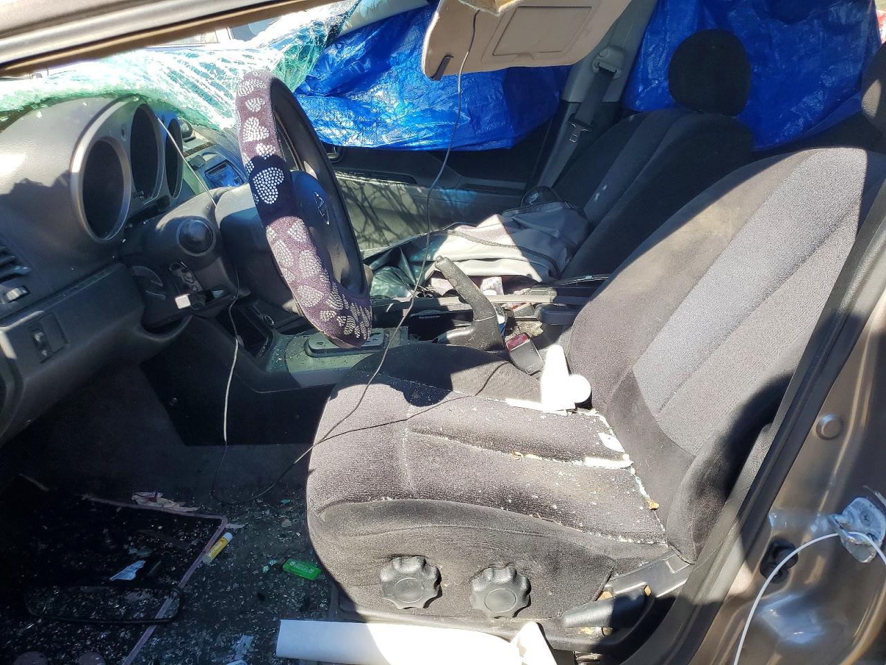 2004 Nissan Altima Base Gold vin: 1N4AL11D64C198872