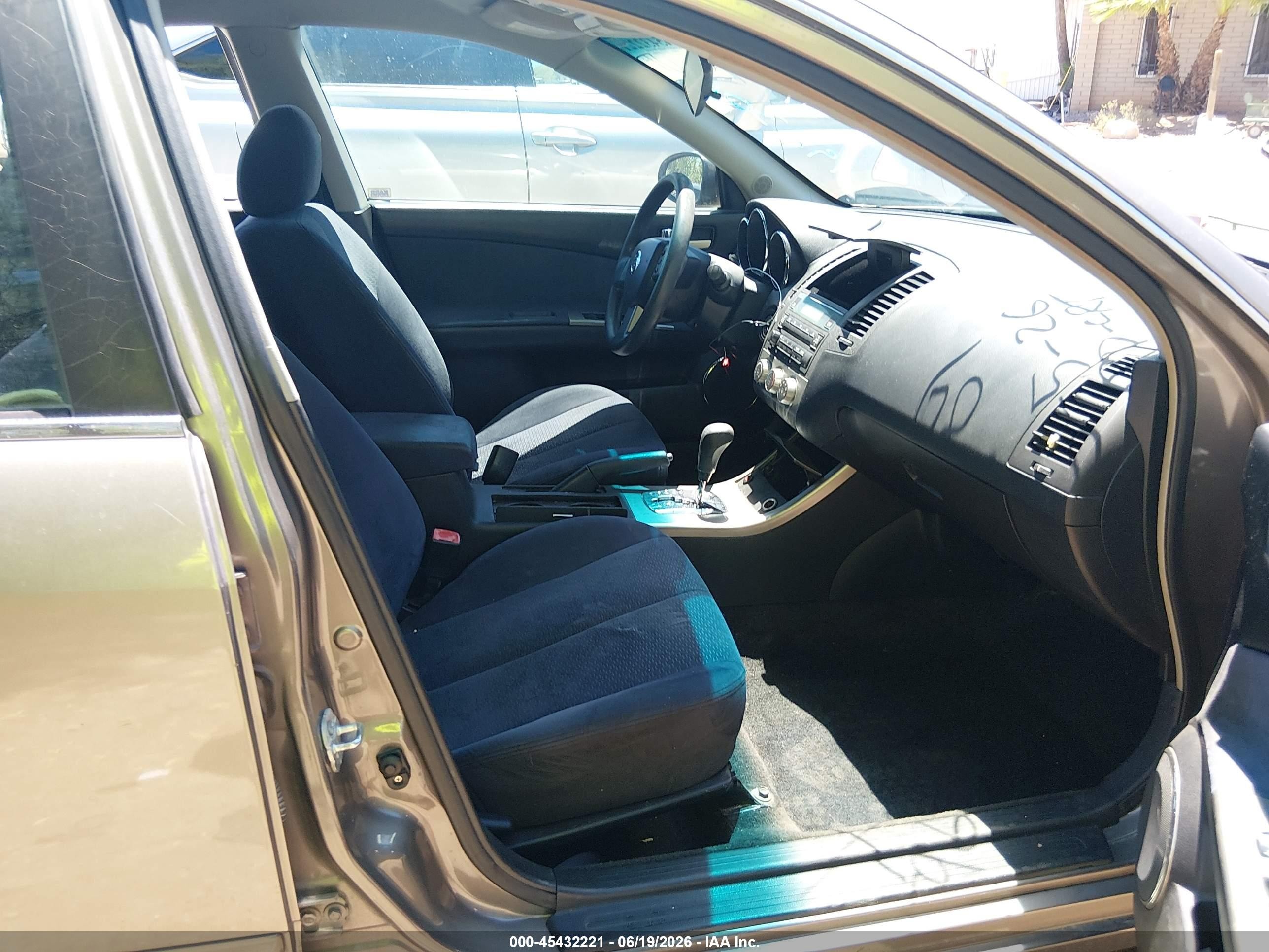 2005 Nissan Altima 2.5 S Tan vin: 1N4AL11D65C192300
