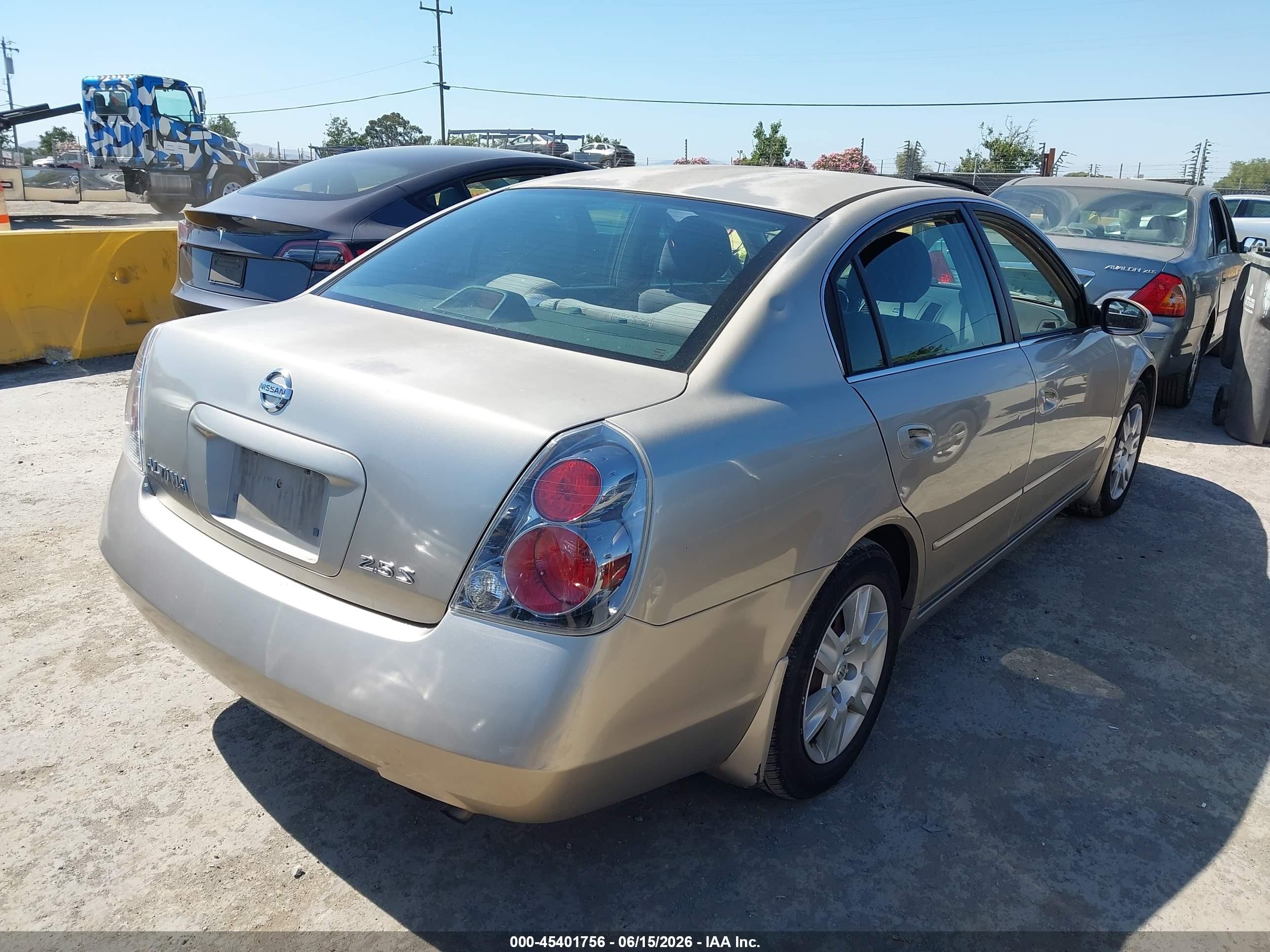 2005 Nissan Altima 2.5 S Бежевый vin: 1N4AL11D65C270896