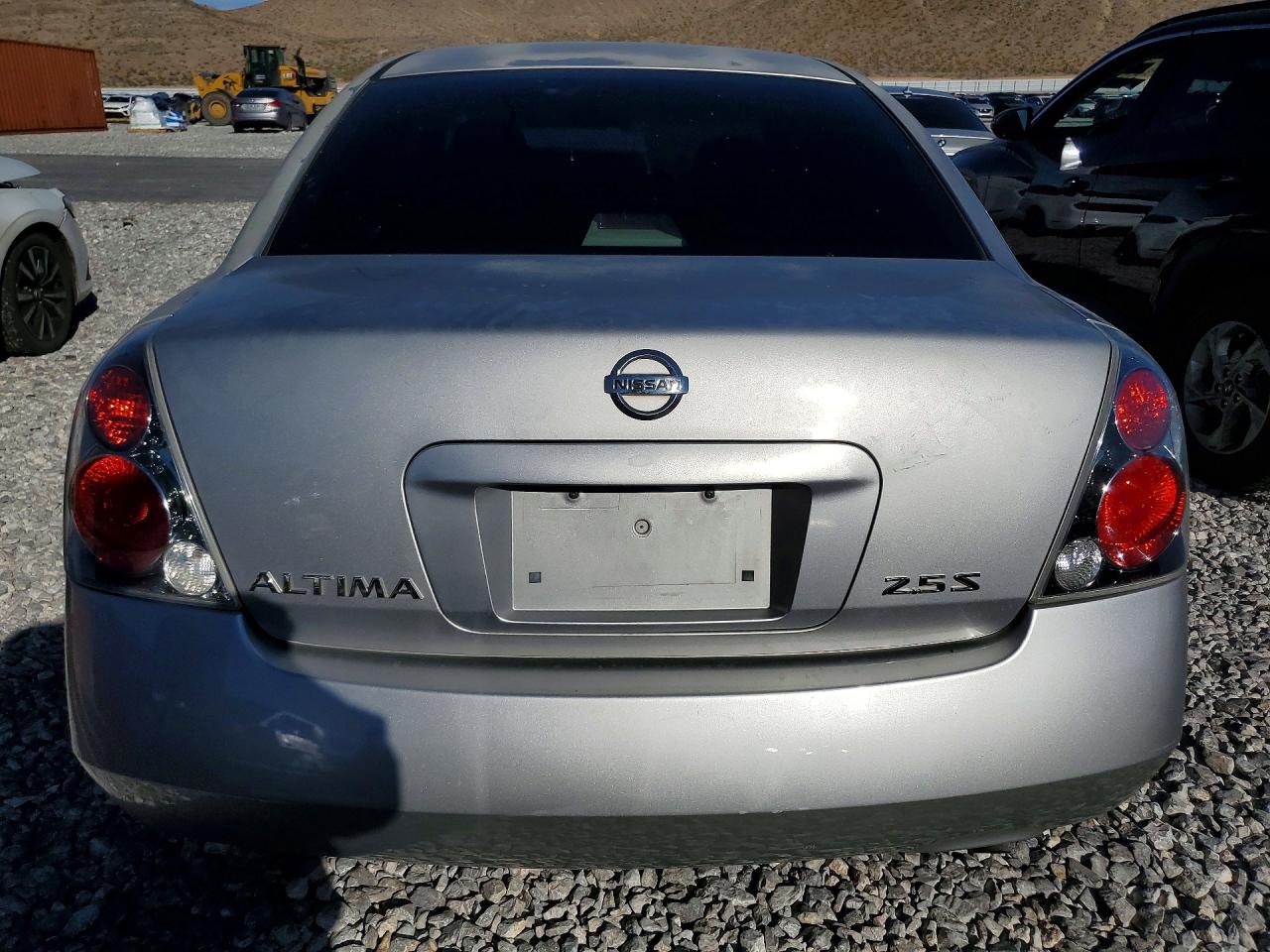 2005 Nissan Altima 2.5 Silver vin: 1N4AL11D65N414807