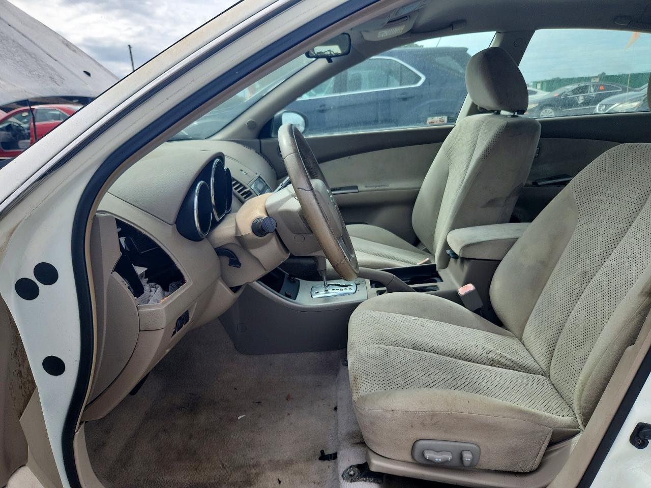2006 Nissan Altima 2.5 Белый vin: 1N4AL11D66N333761