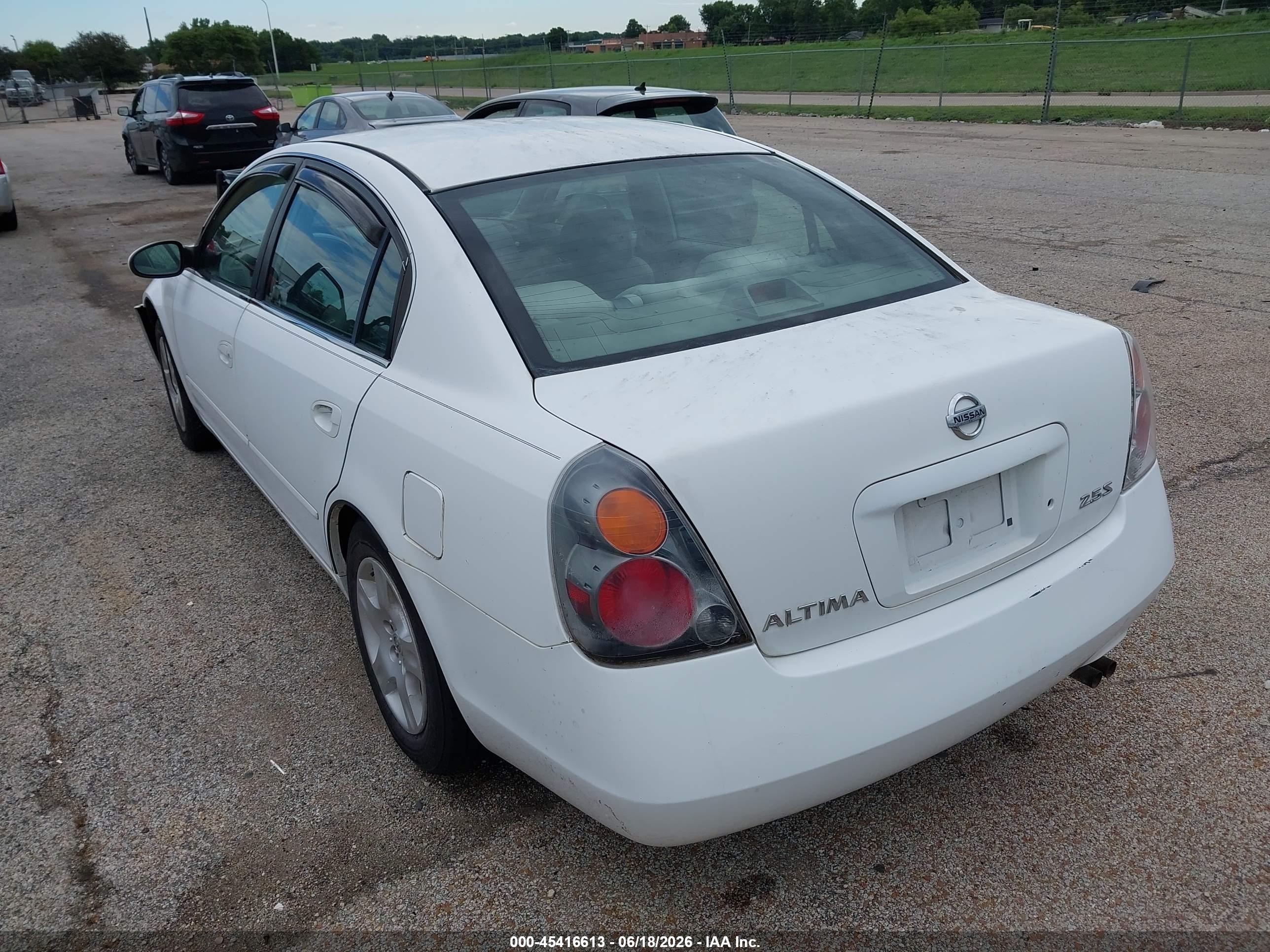 2002 Nissan Altima 2.5 S White vin: 1N4AL11D72C144901