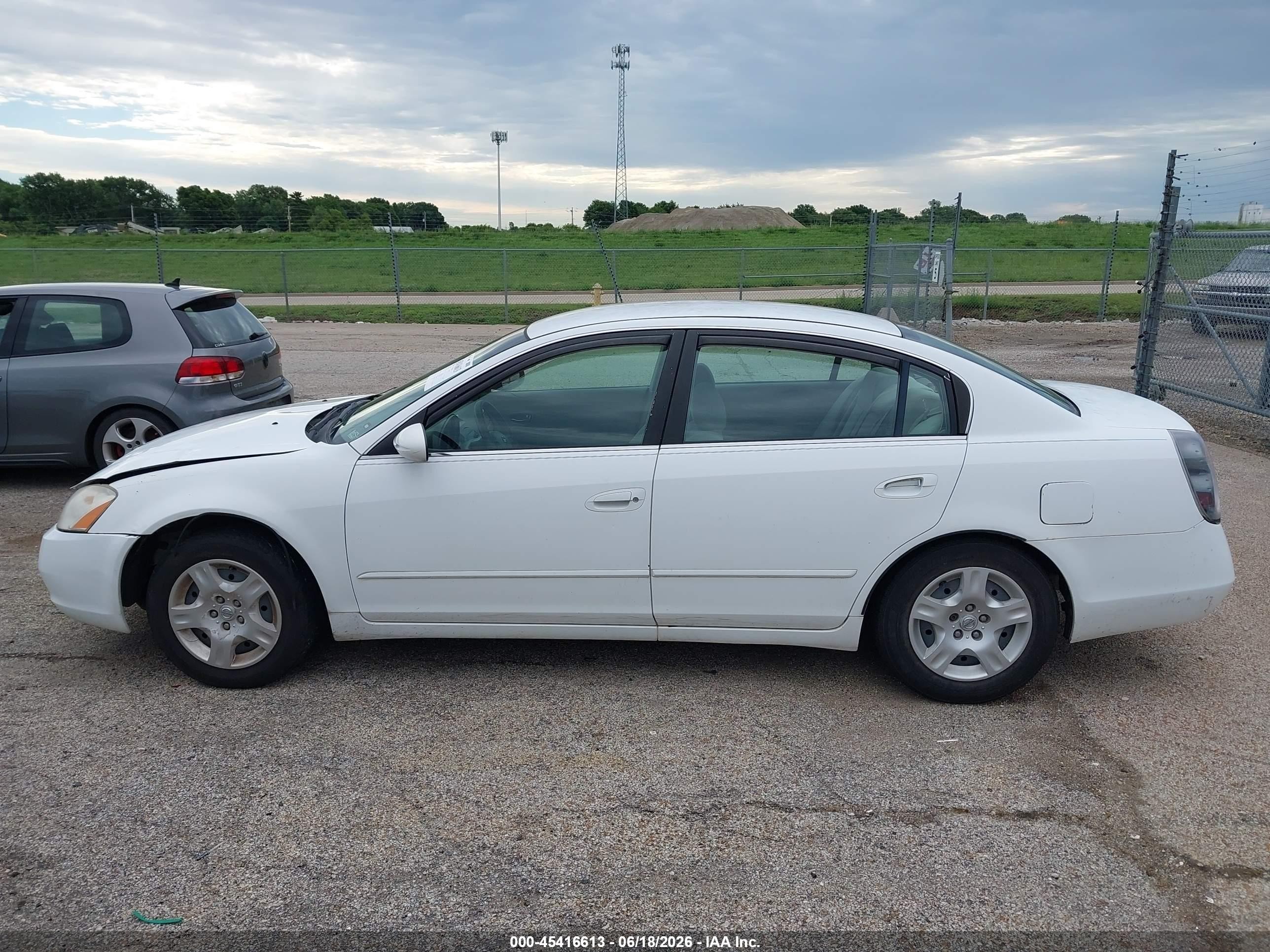2002 Nissan Altima 2.5 S White vin: 1N4AL11D72C144901