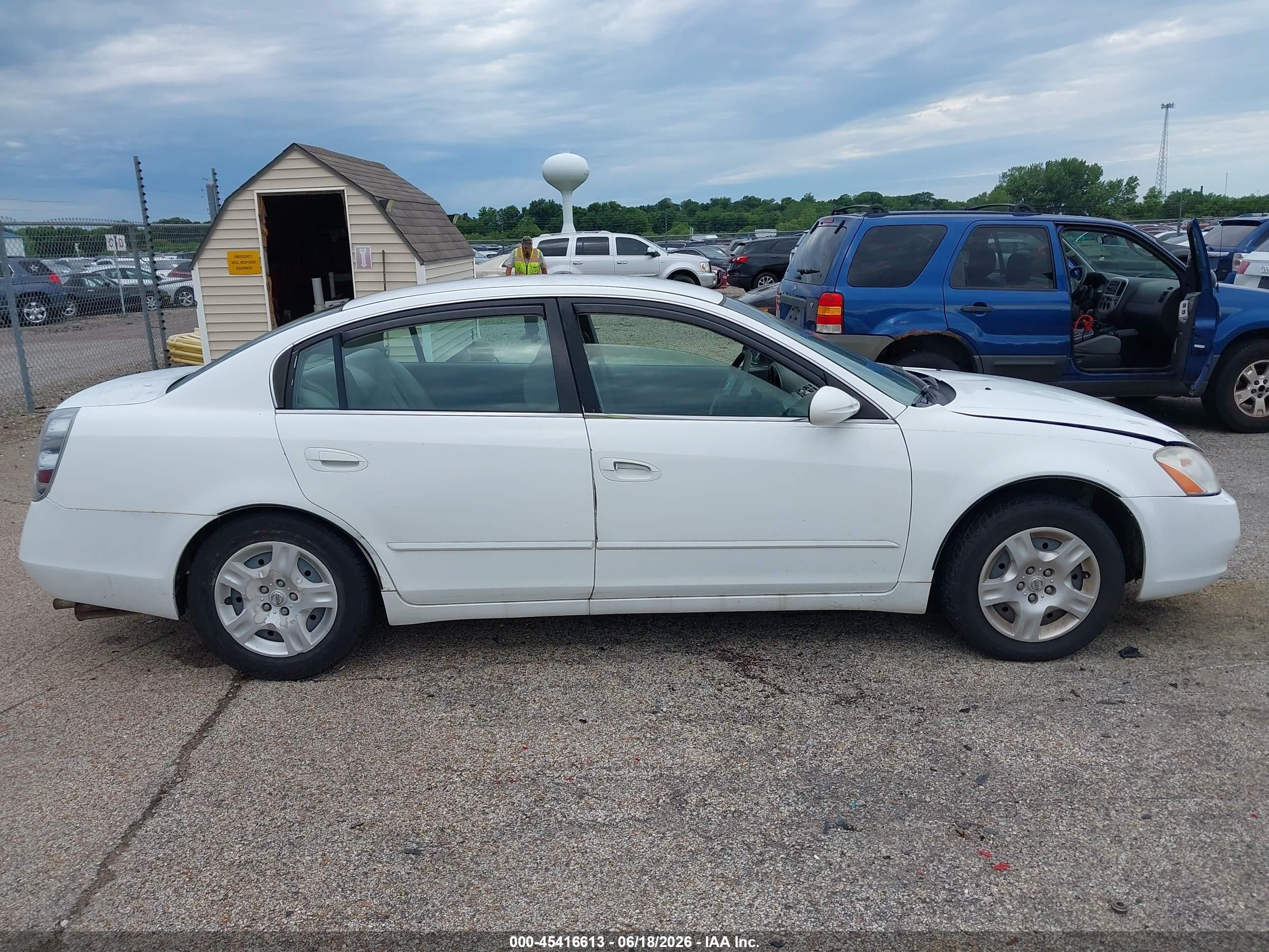 2002 Nissan Altima 2.5 S White vin: 1N4AL11D72C144901