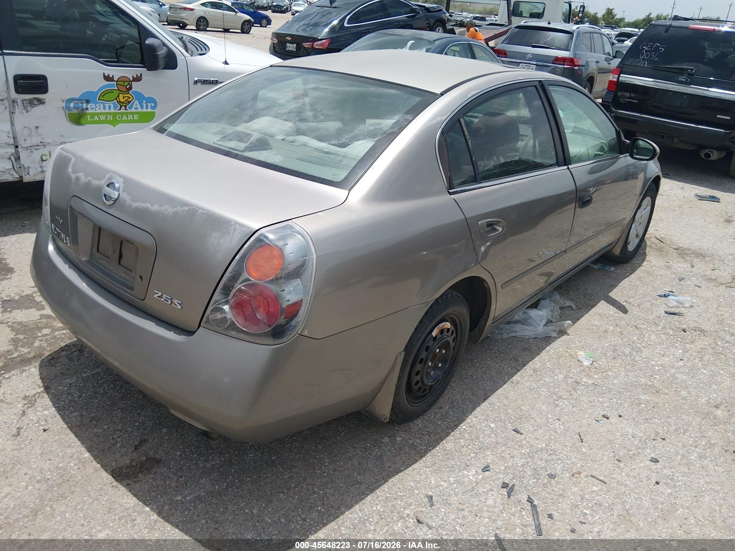 2002 Nissan Altima 2.5 S Gold vin: 1N4AL11D72C254492