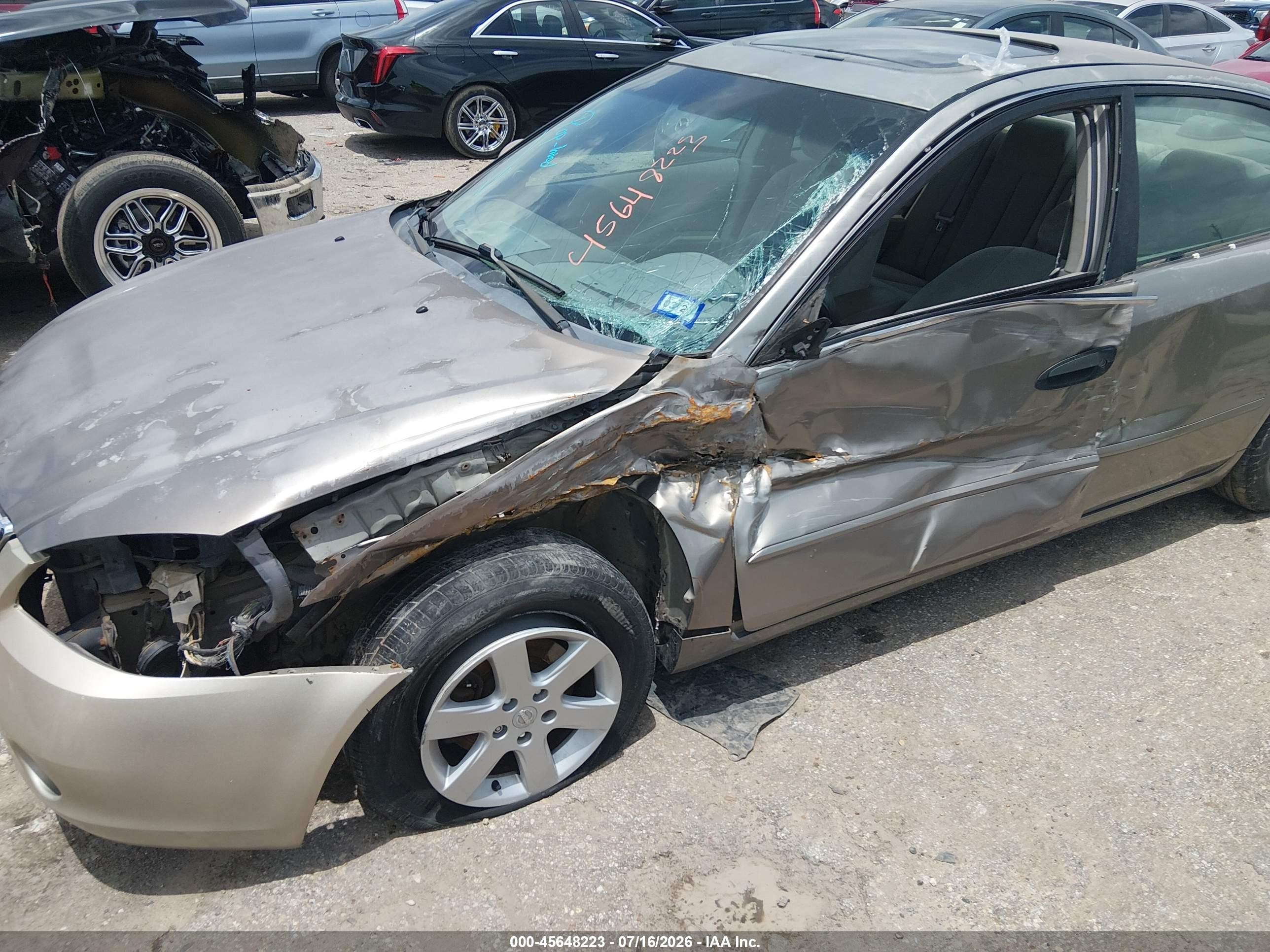 2002 Nissan Altima 2.5 S Gold vin: 1N4AL11D72C254492