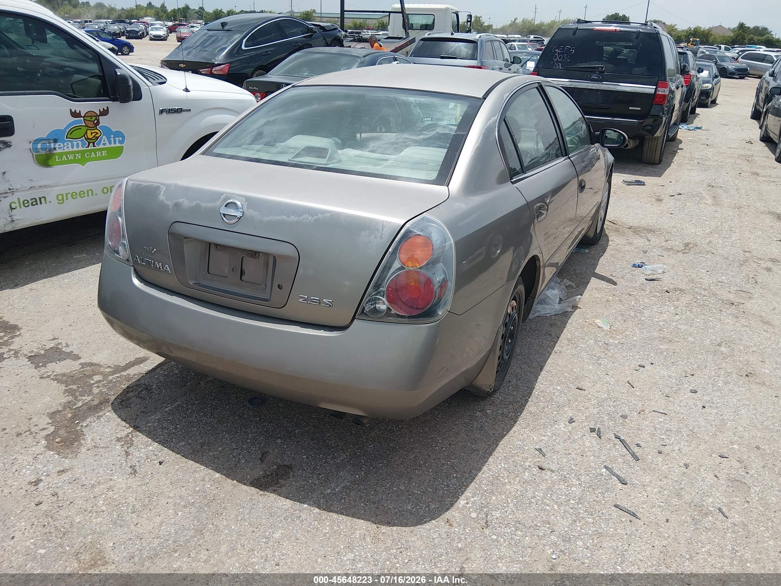 2002 Nissan Altima 2.5 S Gold vin: 1N4AL11D72C254492