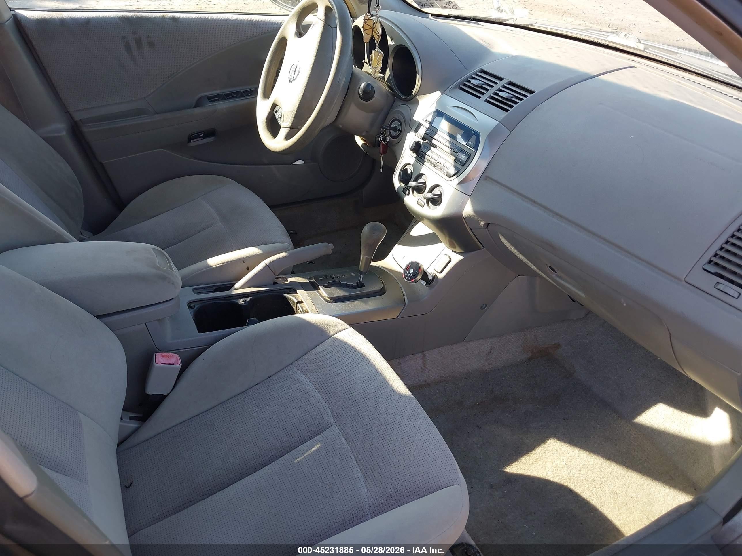 2004 Nissan Altima 2.5 S Gold vin: 1N4AL11D74C178291