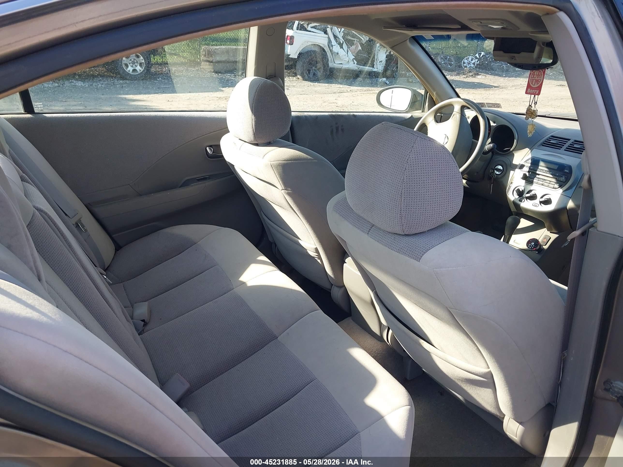 2004 Nissan Altima 2.5 S Gold vin: 1N4AL11D74C178291