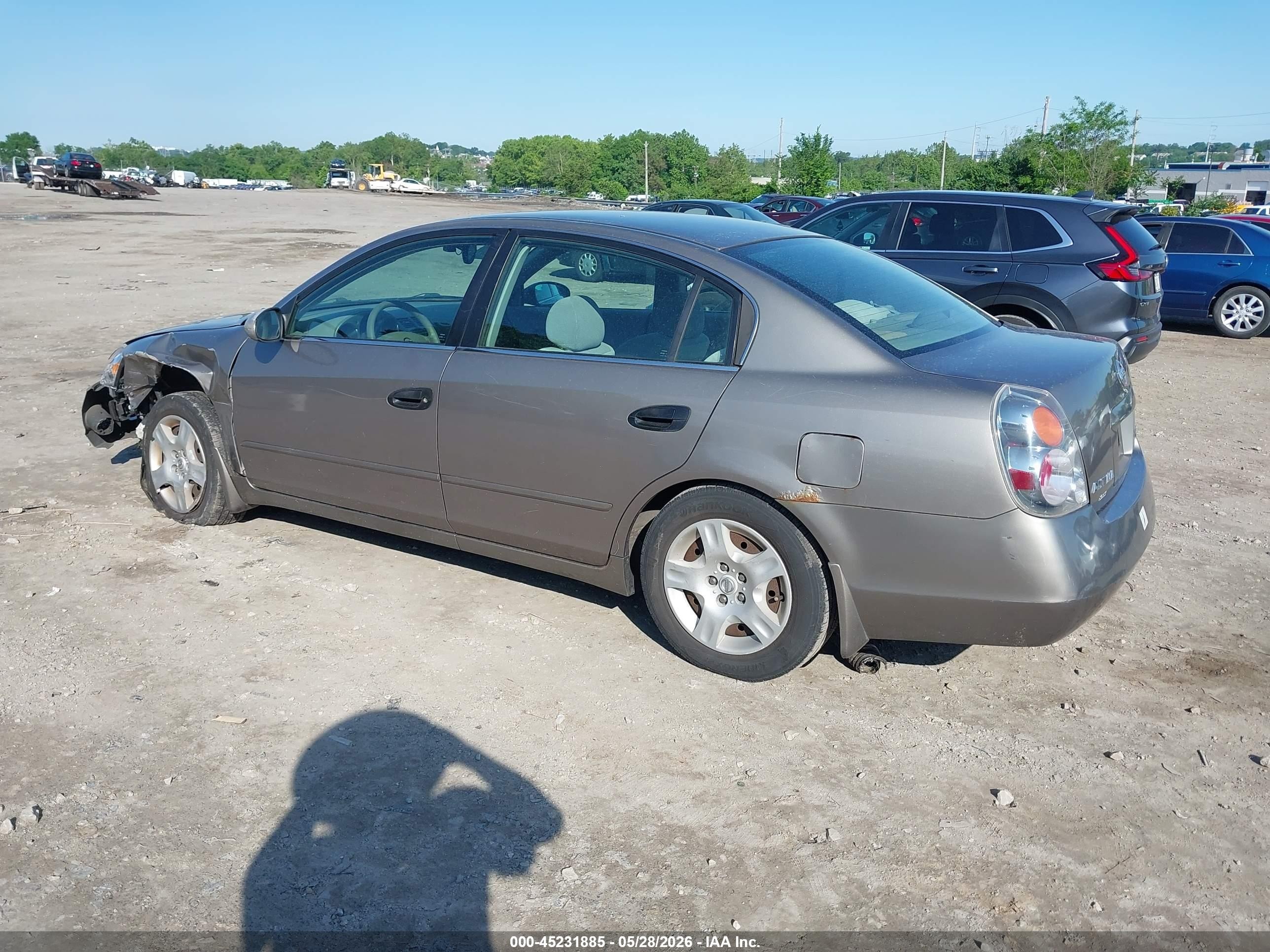 2004 Nissan Altima 2.5 S Gold vin: 1N4AL11D74C178291