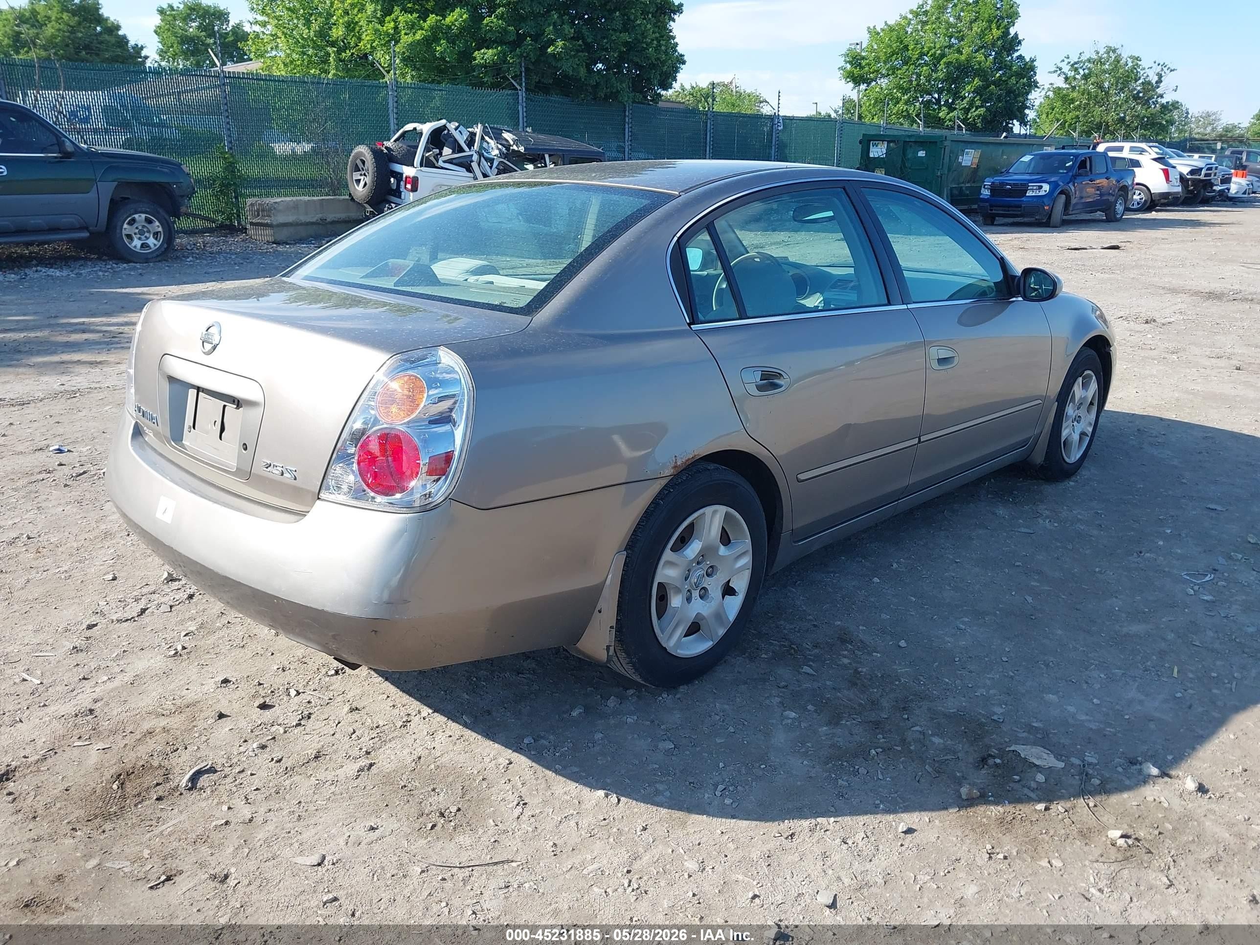 2004 Nissan Altima 2.5 S Gold vin: 1N4AL11D74C178291