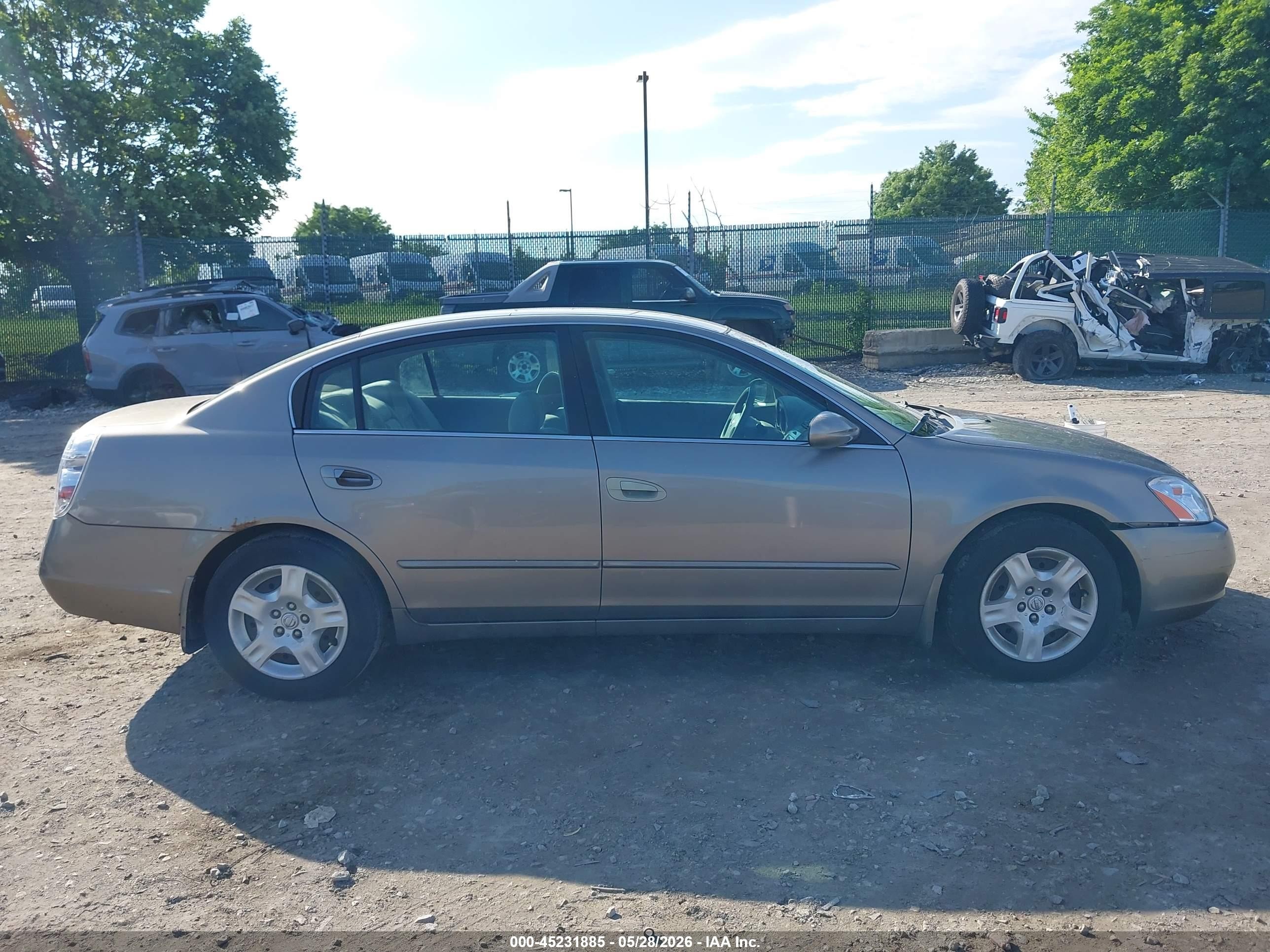 2004 Nissan Altima 2.5 S Gold vin: 1N4AL11D74C178291