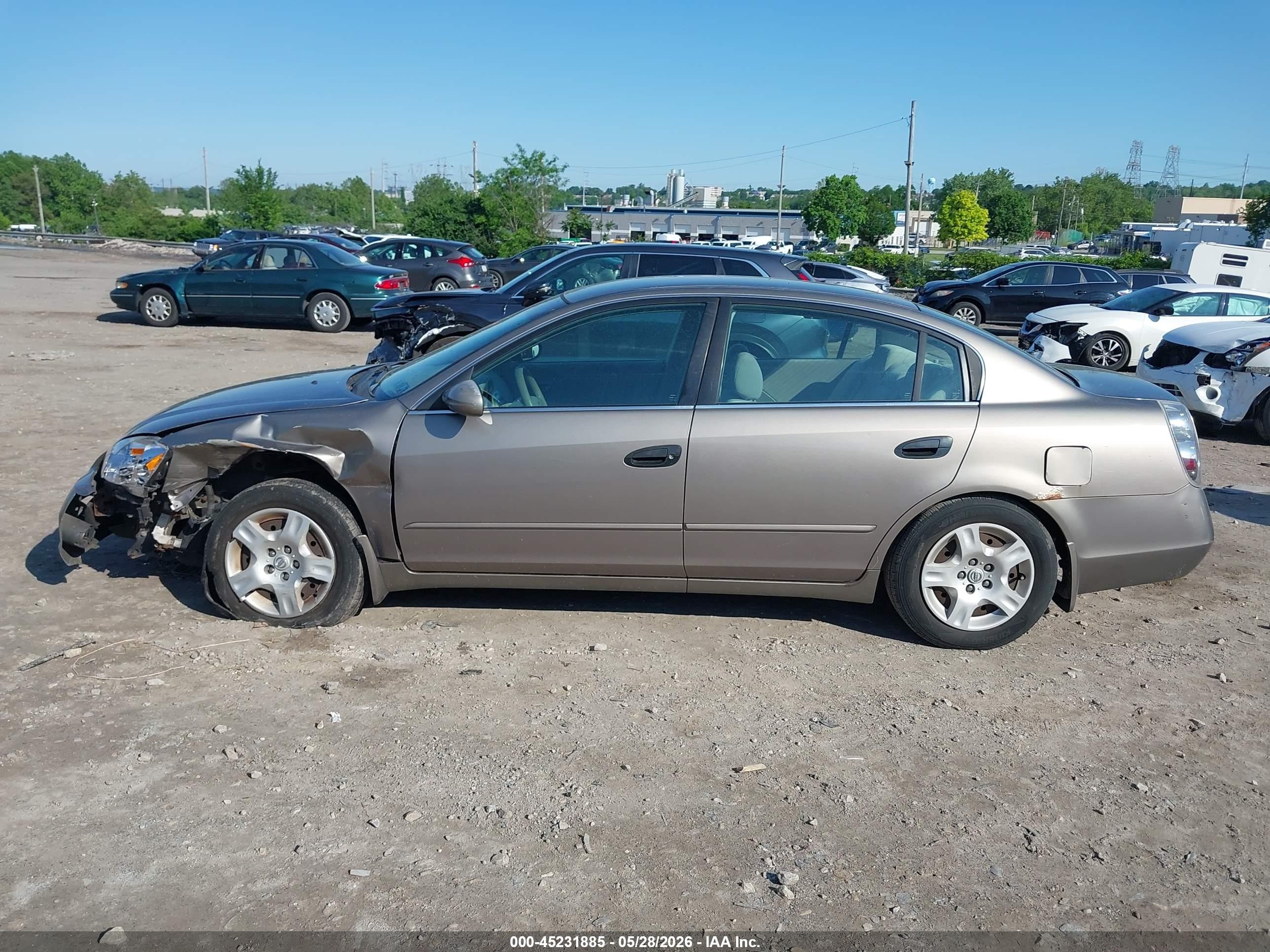 2004 Nissan Altima 2.5 S Gold vin: 1N4AL11D74C178291