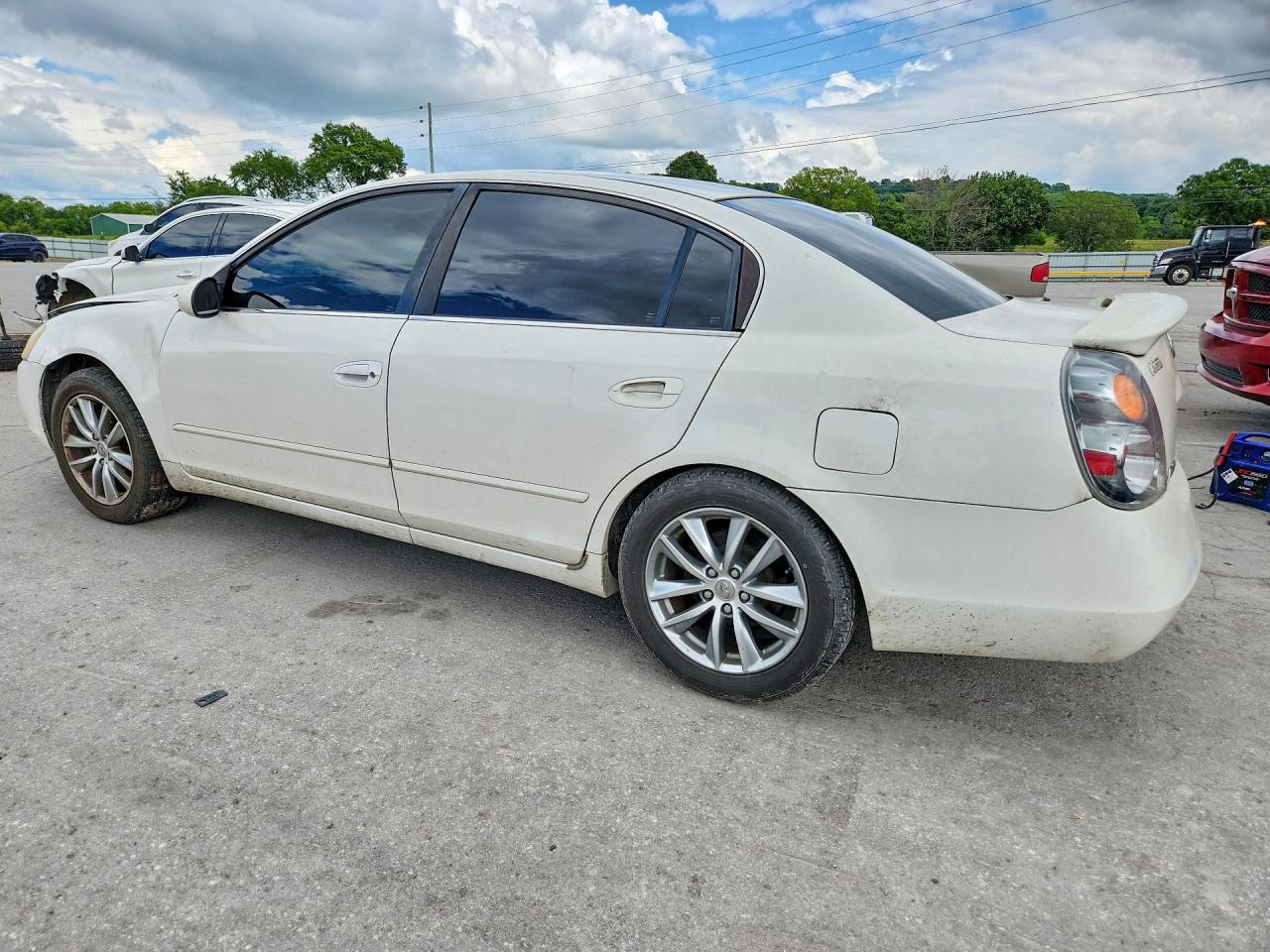 2004 Nissan Altima 2.5 White vin: 1N4AL11D74C178467