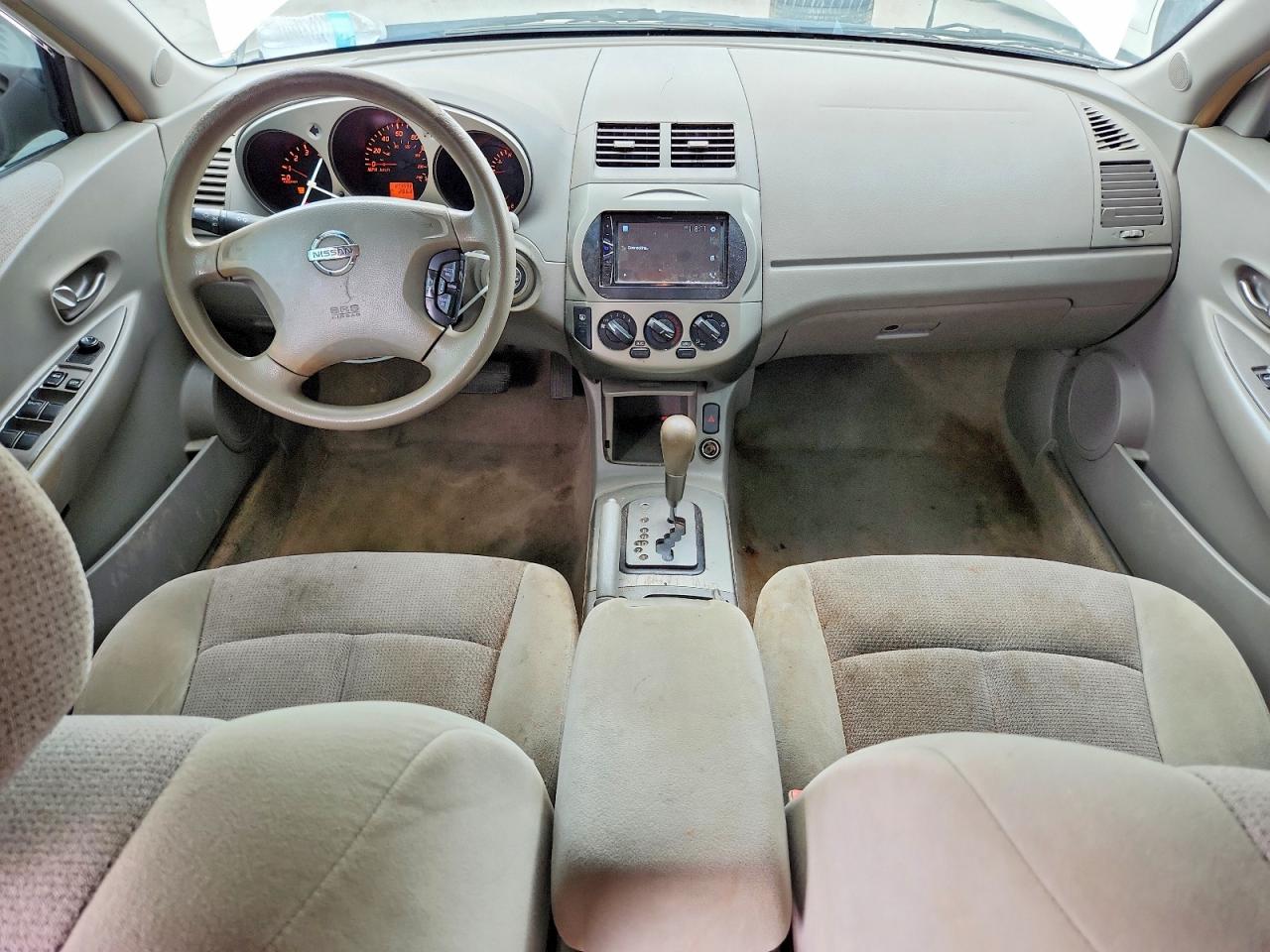 2004 Nissan Altima 2.5 White vin: 1N4AL11D74C178467