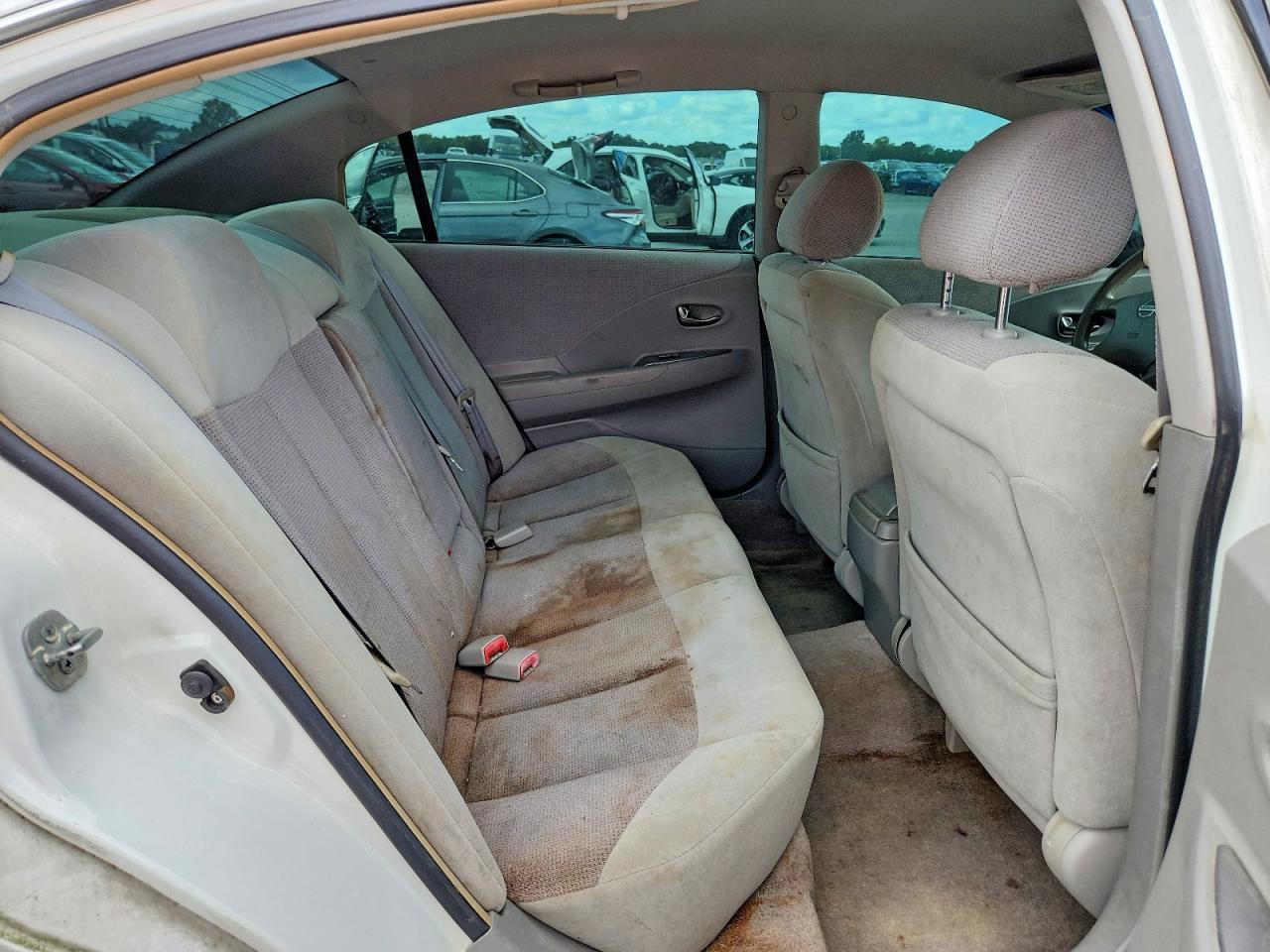 2004 Nissan Altima 2.5 White vin: 1N4AL11D74C178467