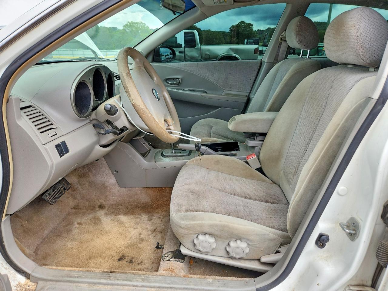 2004 Nissan Altima 2.5 White vin: 1N4AL11D74C178467