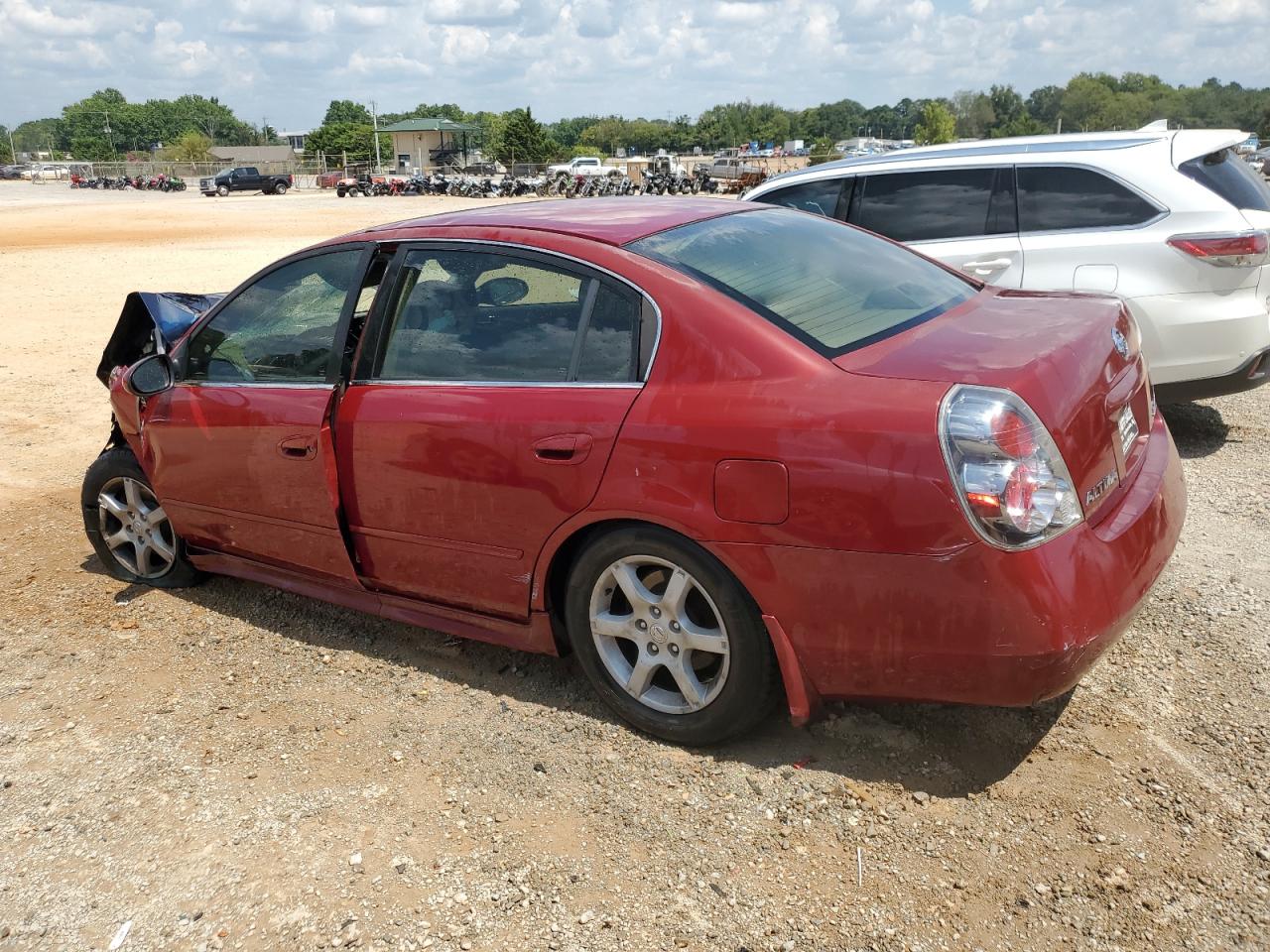 2005 Nissan Altima 2.5 Red vin: 1N4AL11D75C237177