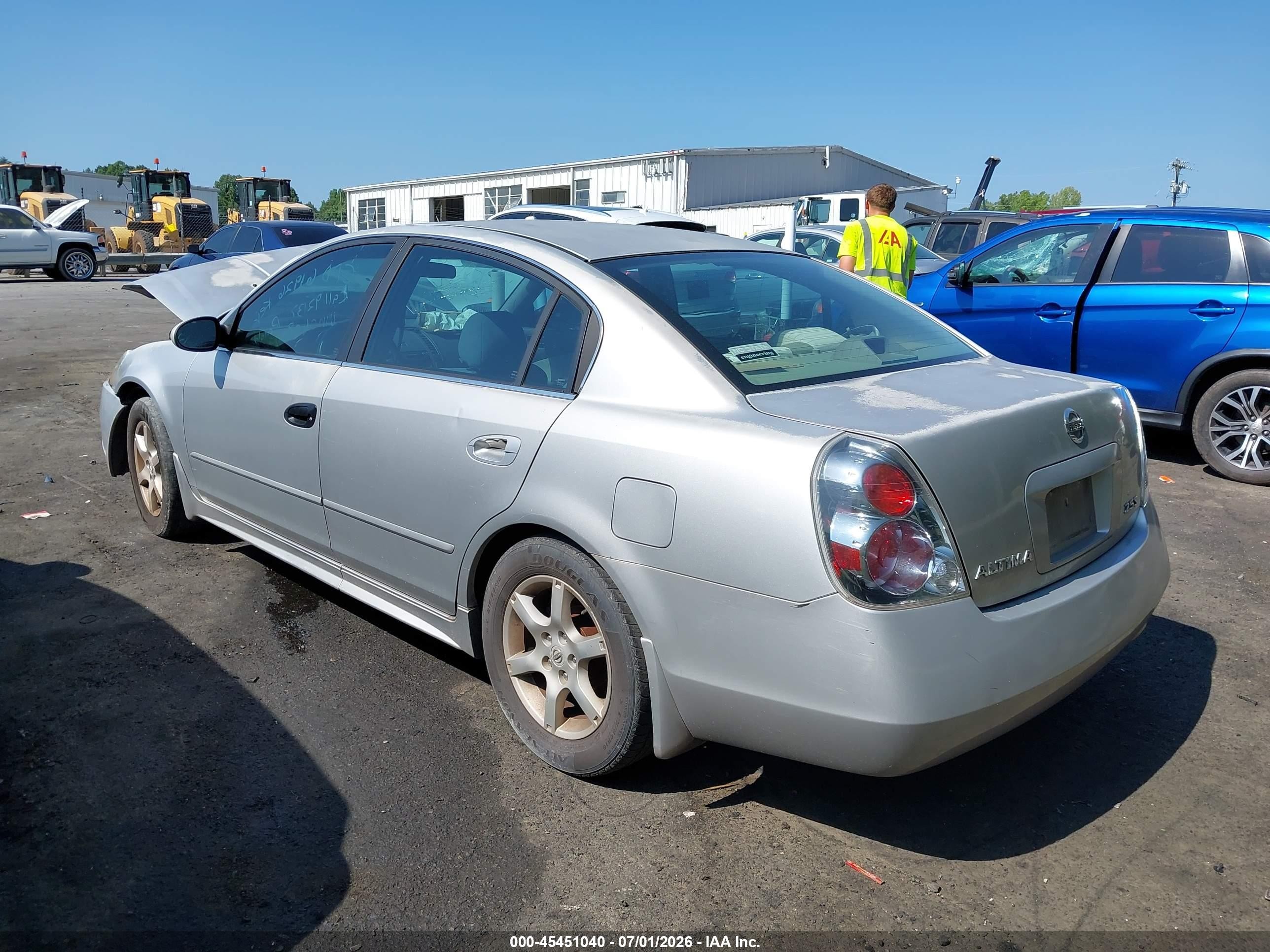 2005 Nissan Altima 2.5 S Silver vin: 1N4AL11D75N400608