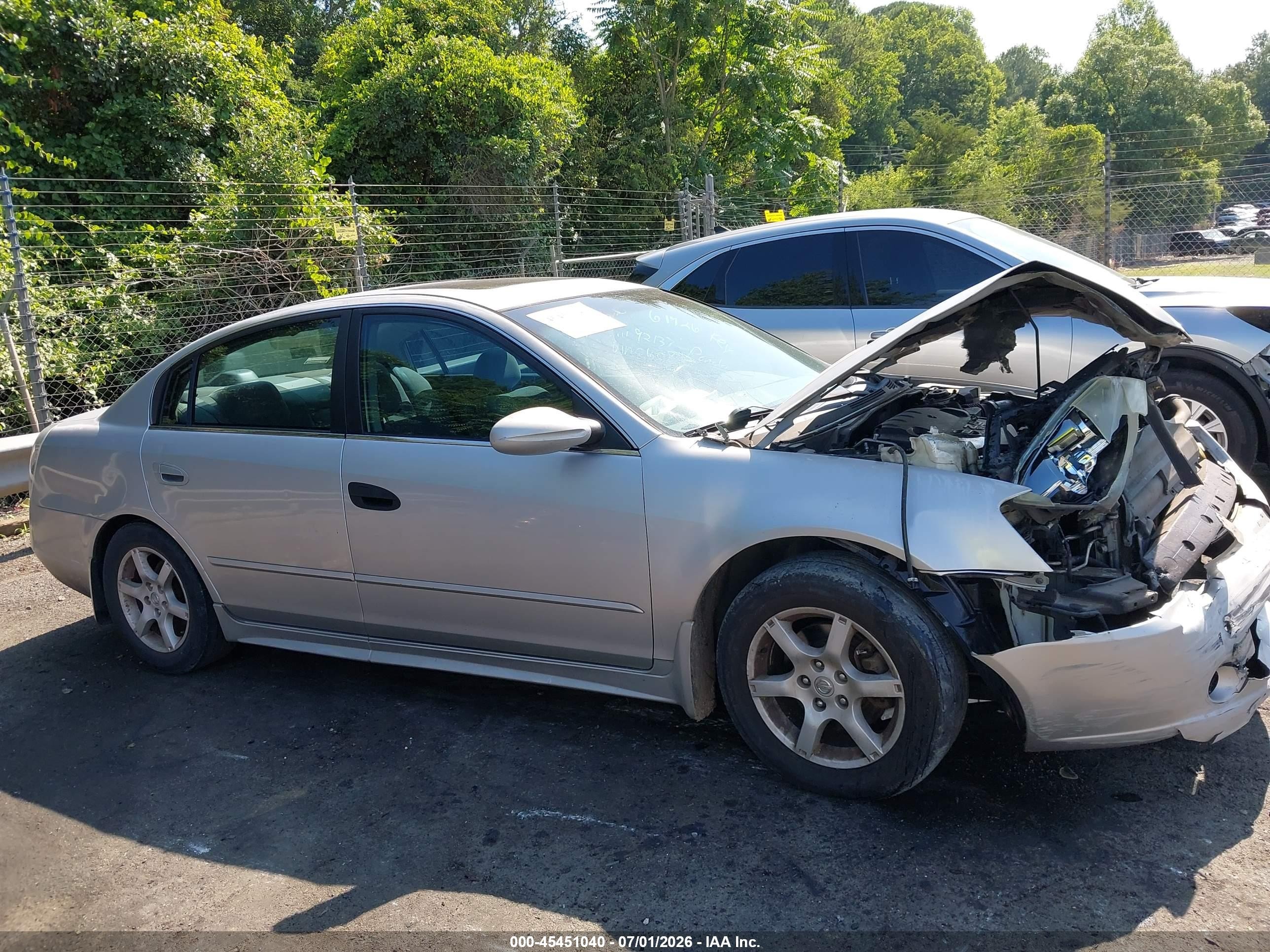 2005 Nissan Altima 2.5 S Silver vin: 1N4AL11D75N400608