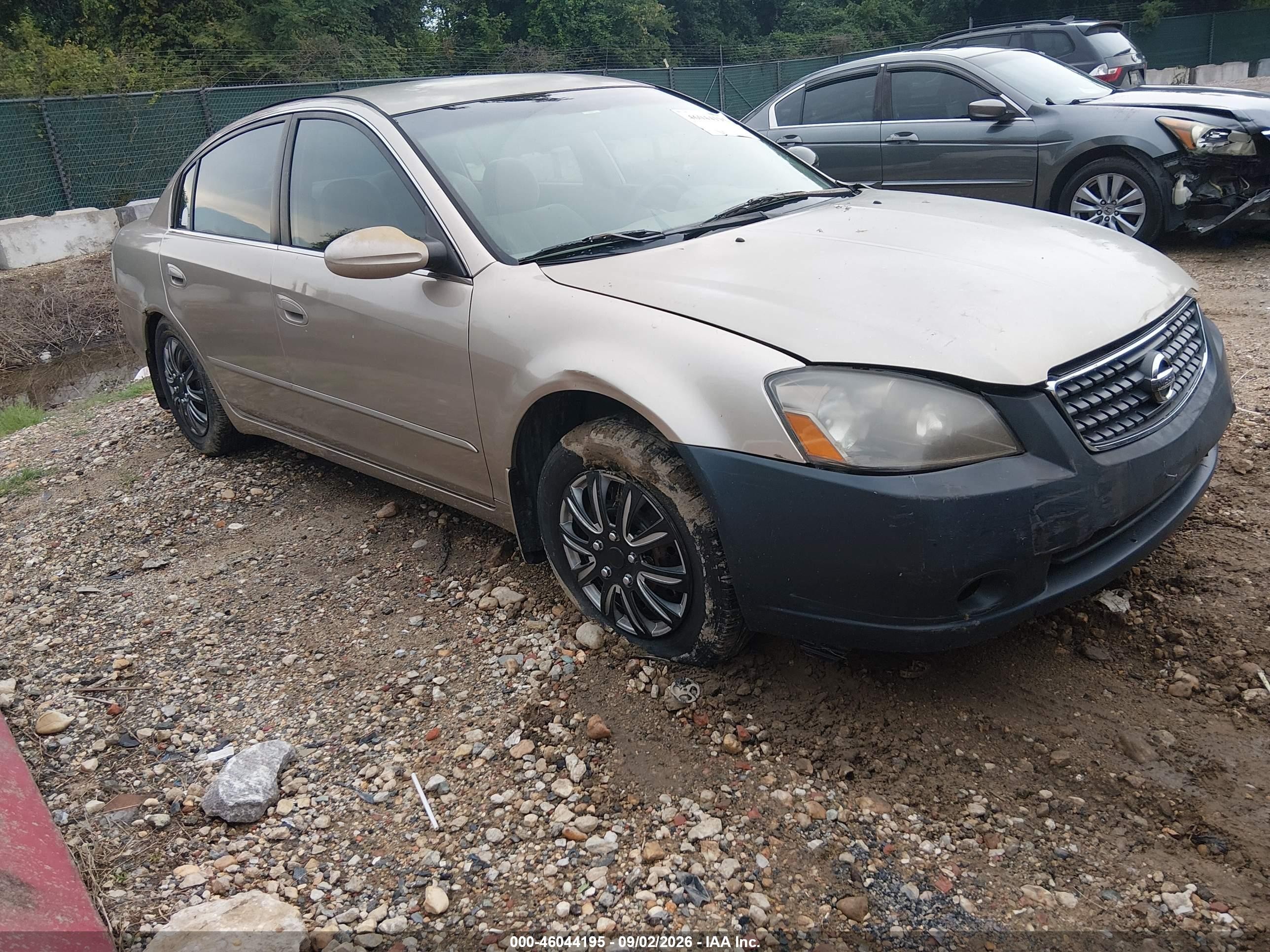 2005 Nissan Altima 2.5 S Золотой vin: 1N4AL11D75N477222
