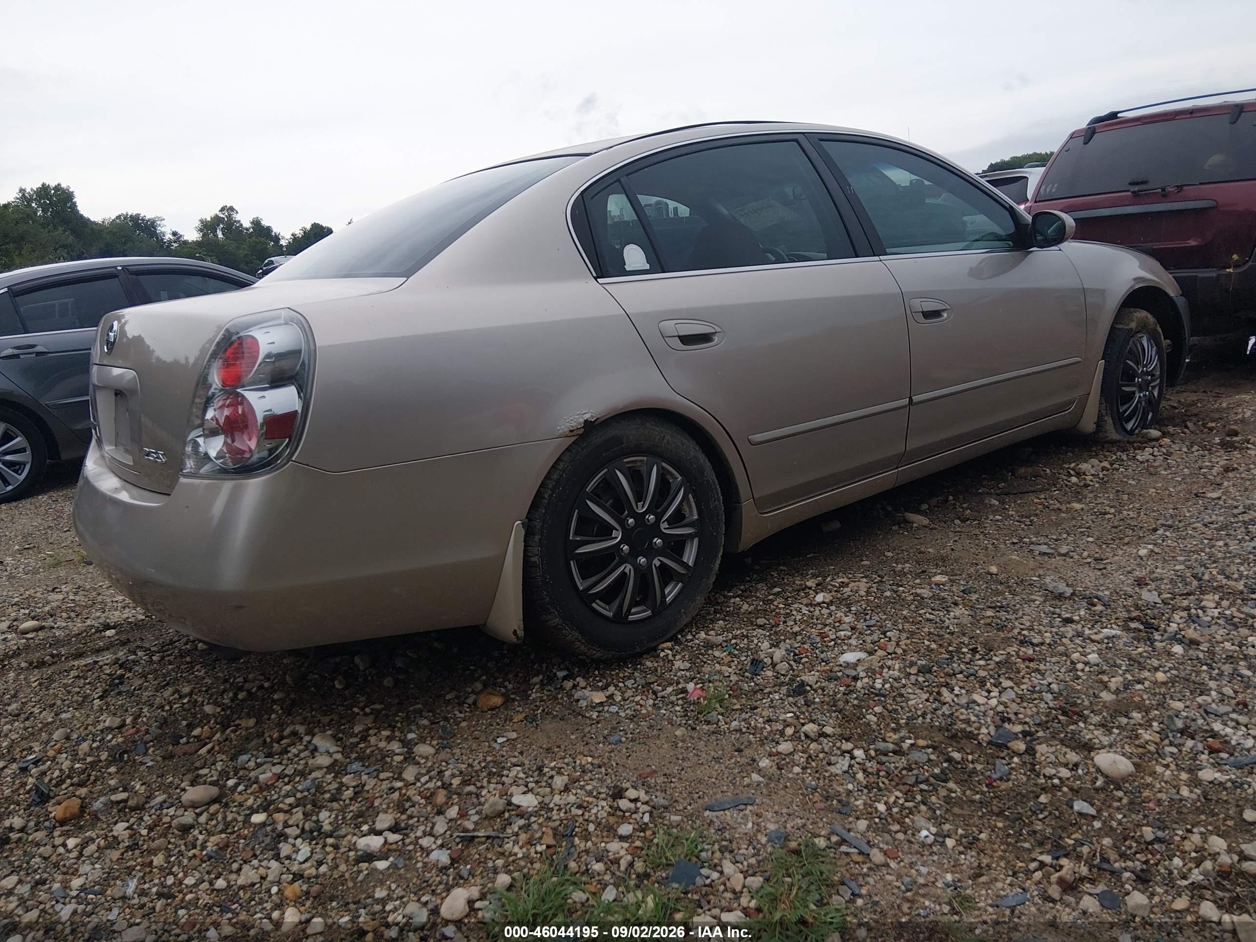 2005 Nissan Altima 2.5 S Золотой vin: 1N4AL11D75N477222
