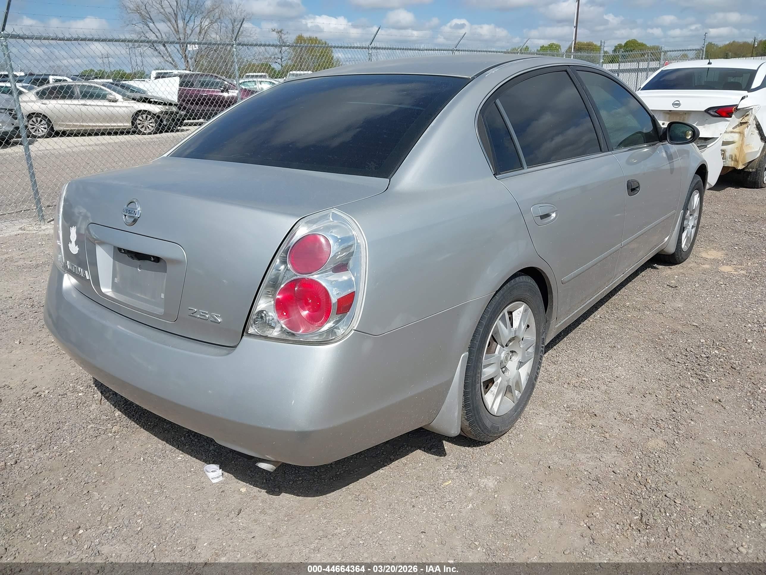 2005 Nissan Altima 2.5 S Серебряный vin: 1N4AL11D75N909260