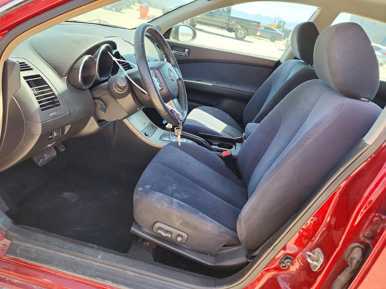 2006 Nissan Altima 2.5 Red vin: 1N4AL11D76N309419