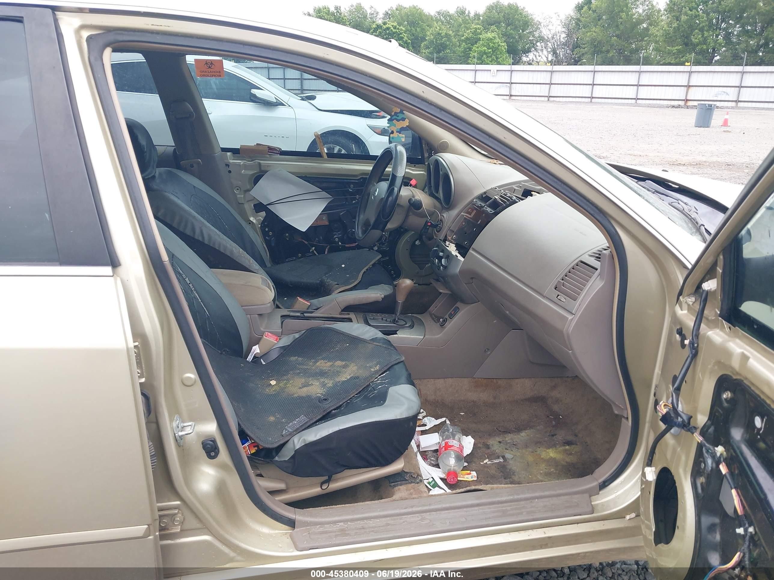 2004 Nissan Altima 2.5 S Gold vin: 1N4AL11D84C110422