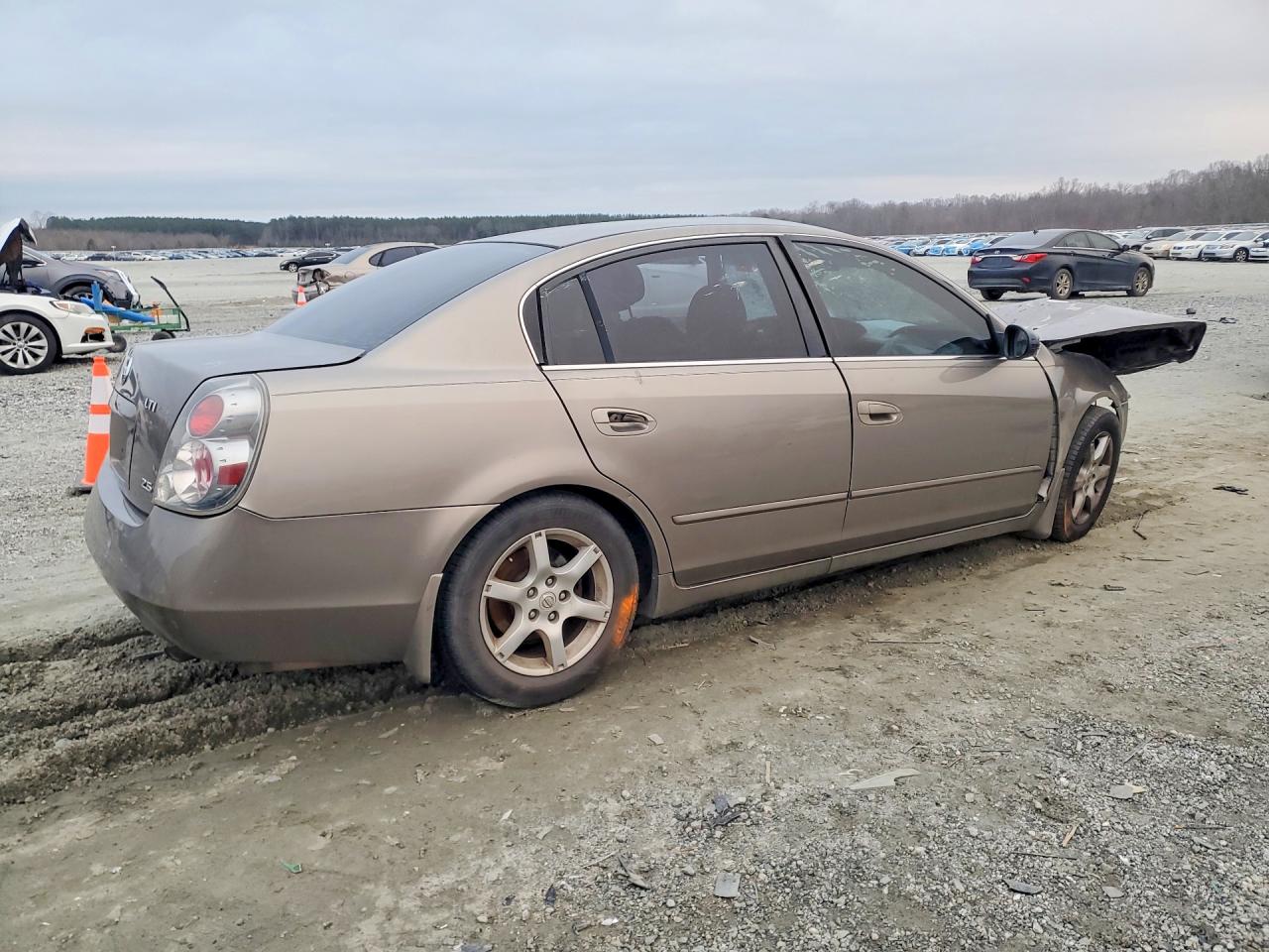 2005 Nissan Altima 2.5 Silver vin: 1N4AL11D85C138979