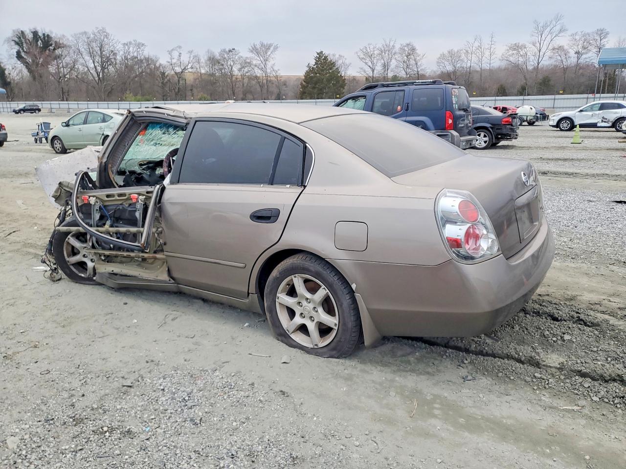 2005 Nissan Altima 2.5 Silver vin: 1N4AL11D85C138979