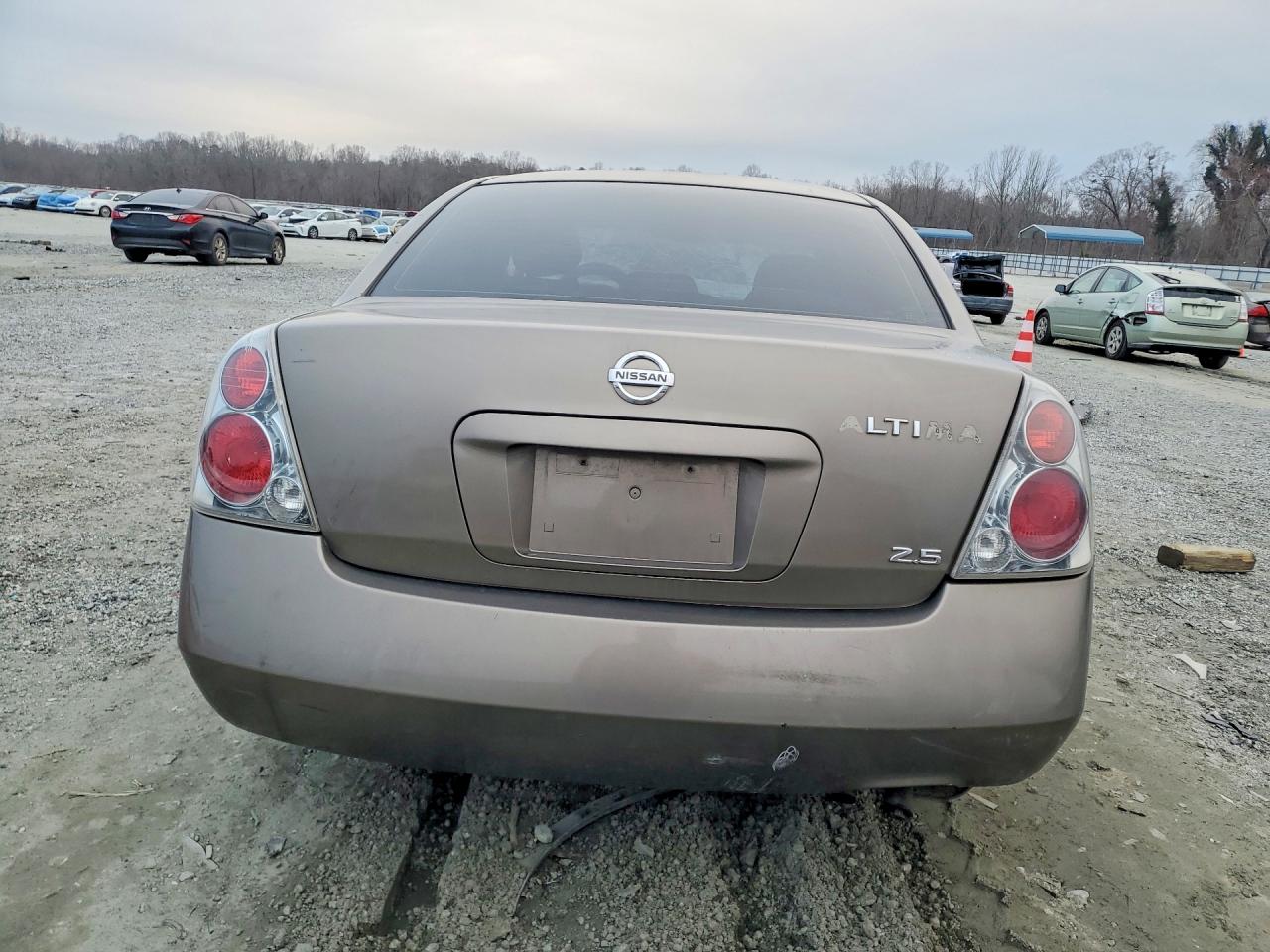 2005 Nissan Altima 2.5 Silver vin: 1N4AL11D85C138979