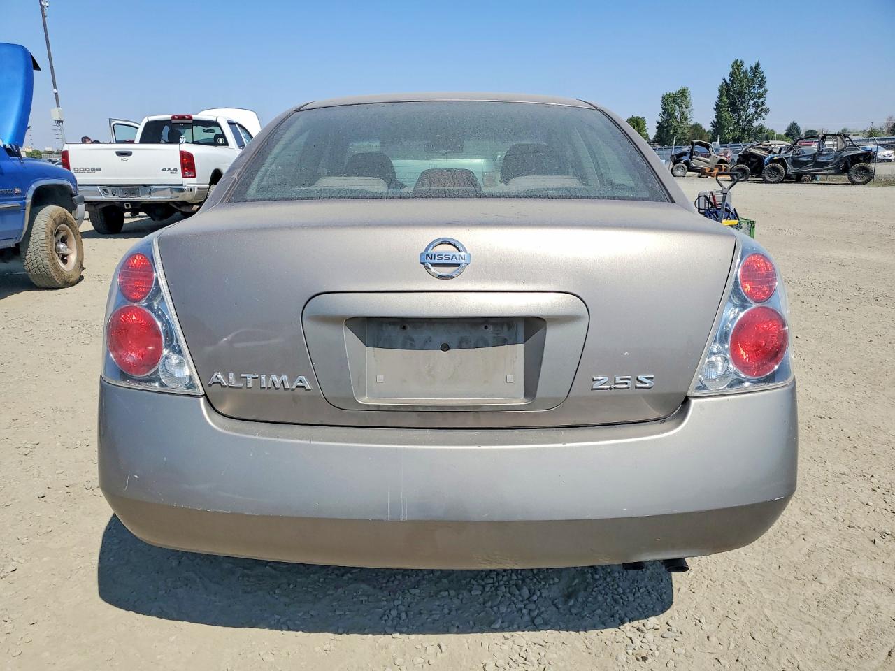 2005 Nissan Altima 2.5 Silver vin: 1N4AL11D85C209078