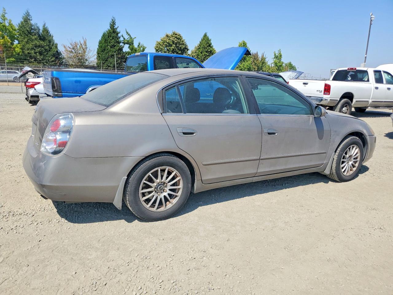 2005 Nissan Altima 2.5 Silver vin: 1N4AL11D85C209078