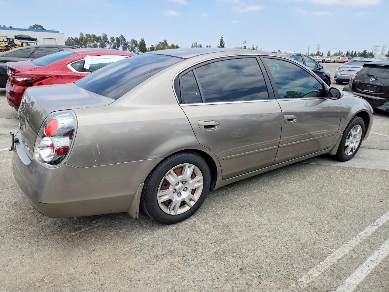 2005 Nissan Altima Коричневый vin: 1N4AL11D85N447159